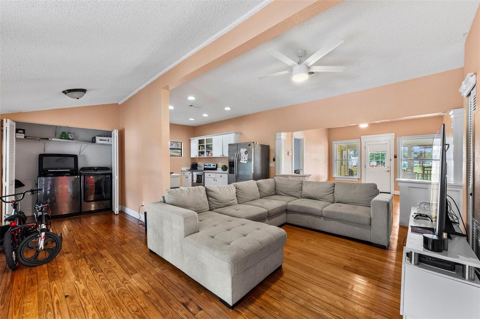 Single Family Residence at 1031 WALTHAM AVE, ORLANDO, photo 8 of 30