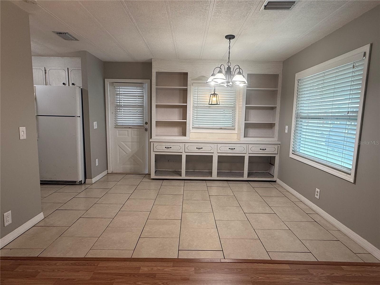 Manufactured Home at 758 ROYAL PALM CIR, LARGO, photo 8 of 29