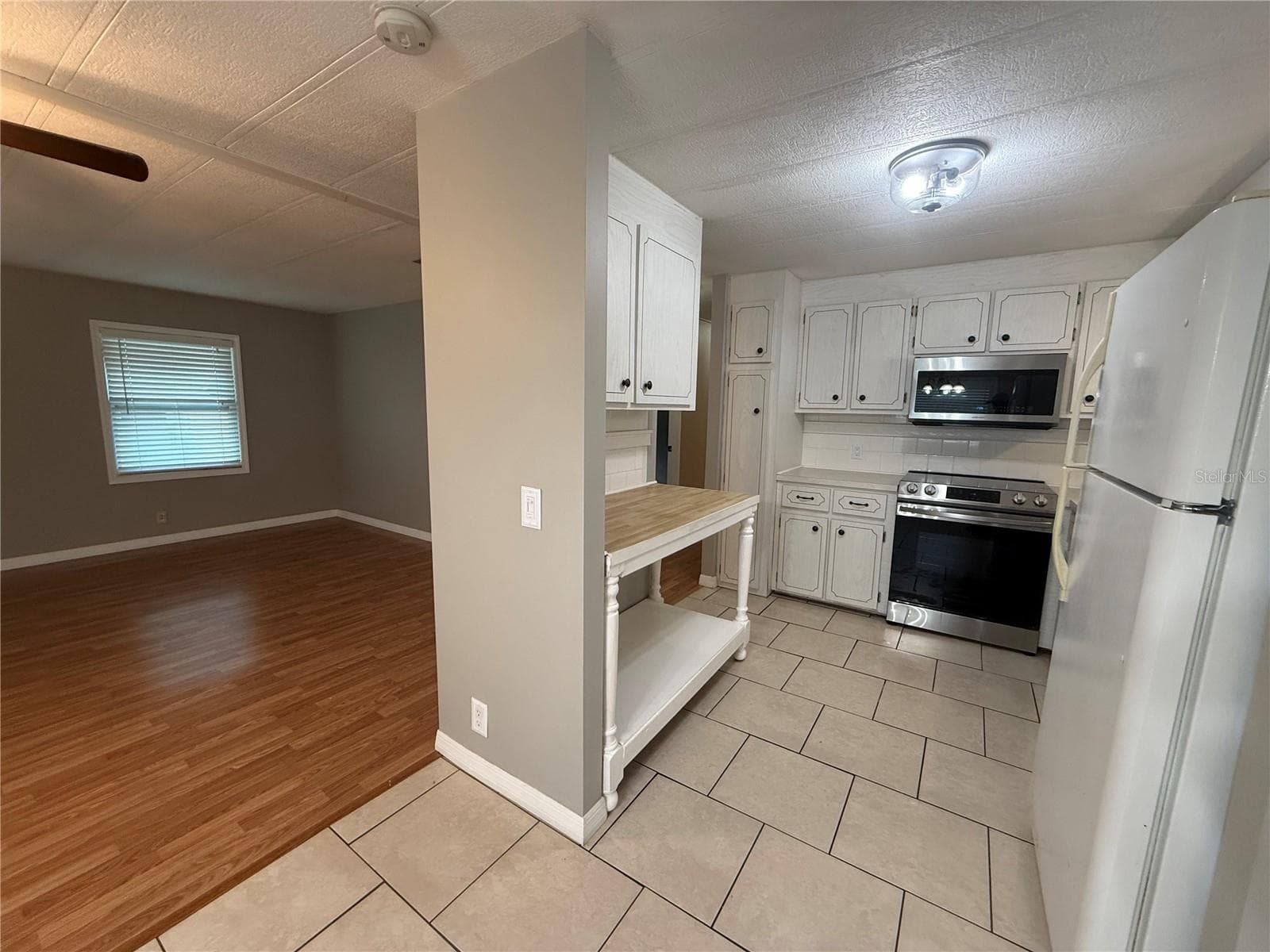 Manufactured Home at 758 ROYAL PALM CIR, LARGO, photo 9 of 29
