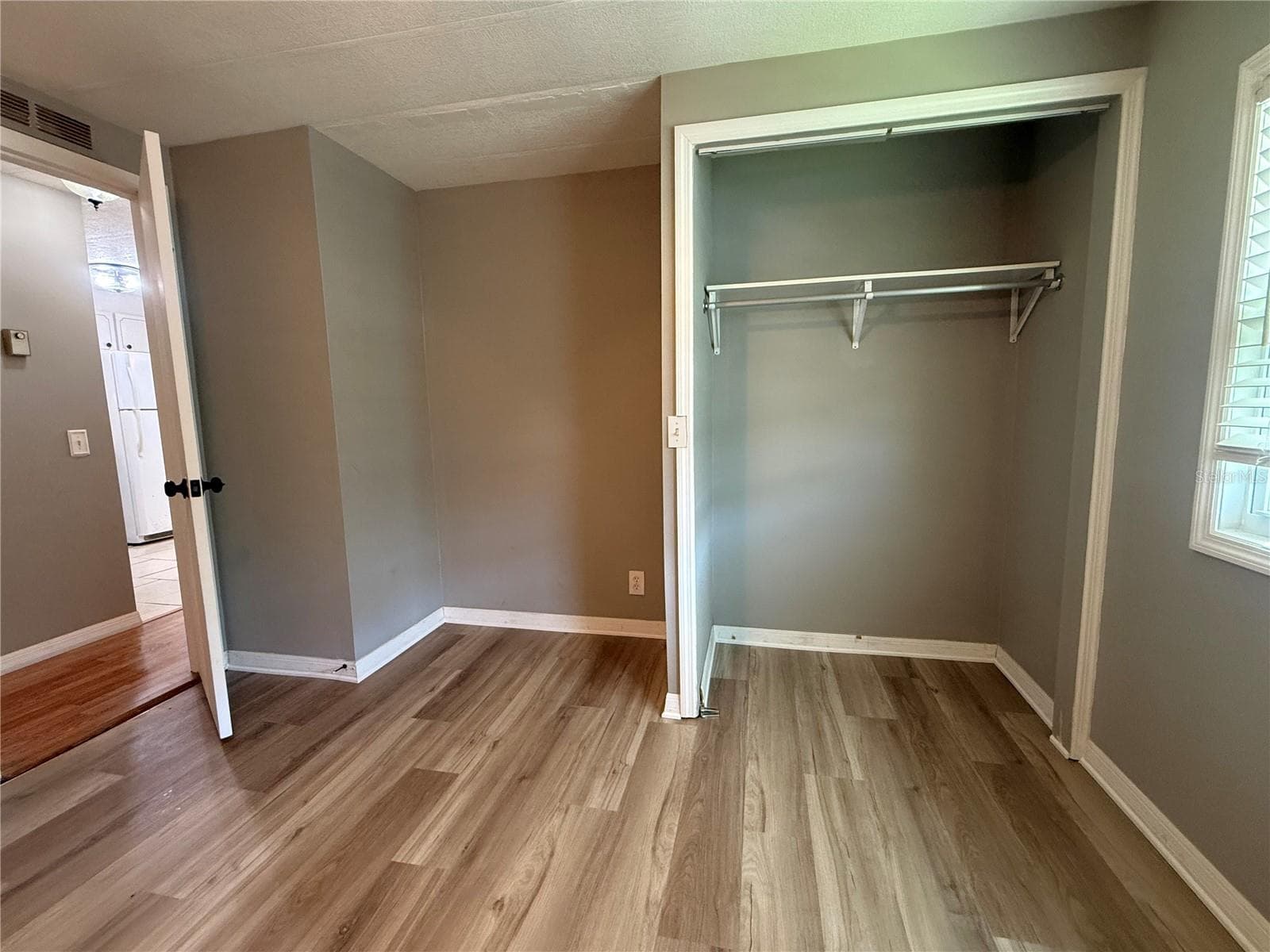 Manufactured Home at 758 ROYAL PALM CIR, LARGO, photo 18 of 29