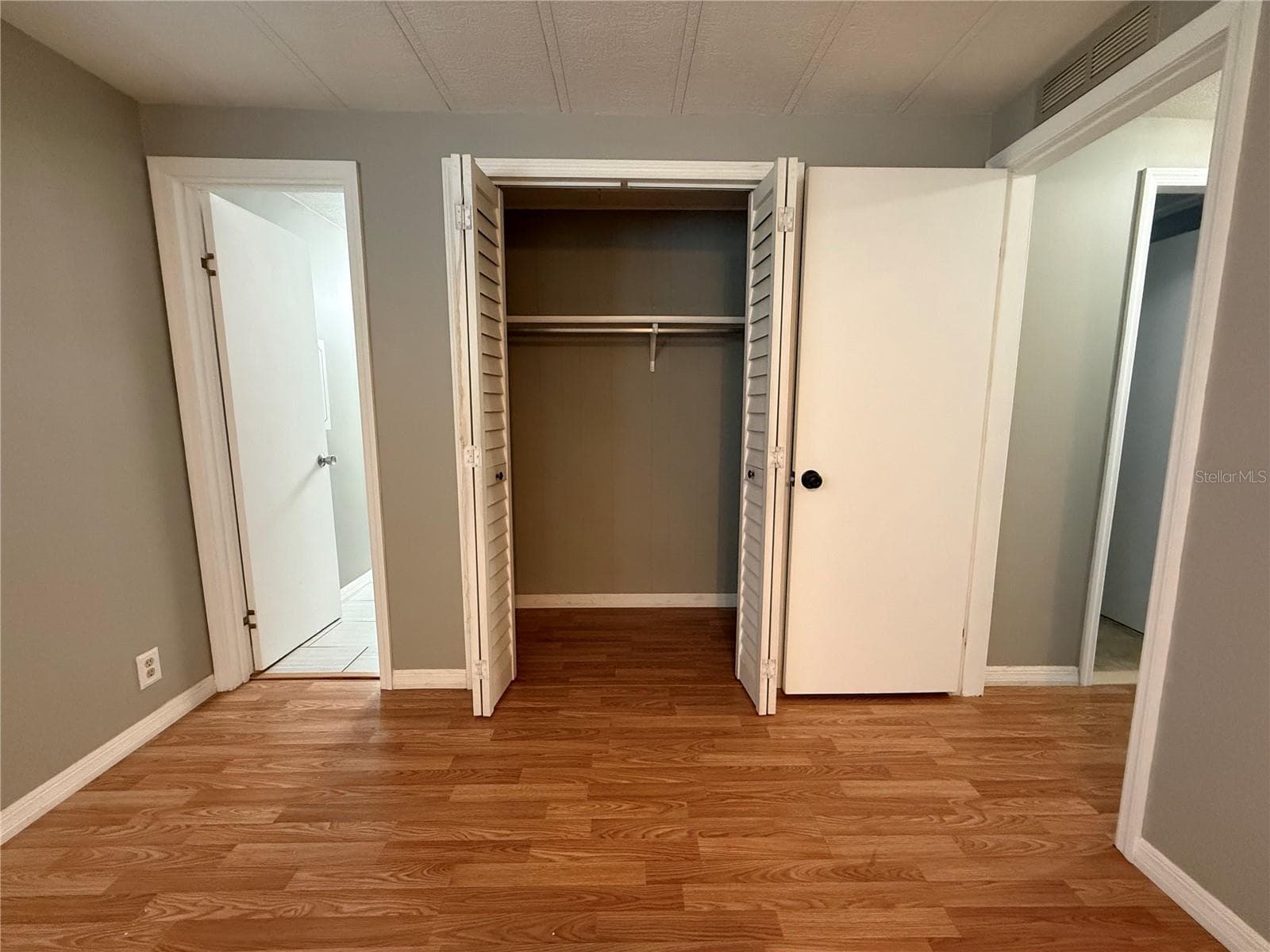 Manufactured Home at 758 ROYAL PALM CIR, LARGO, photo 23 of 29