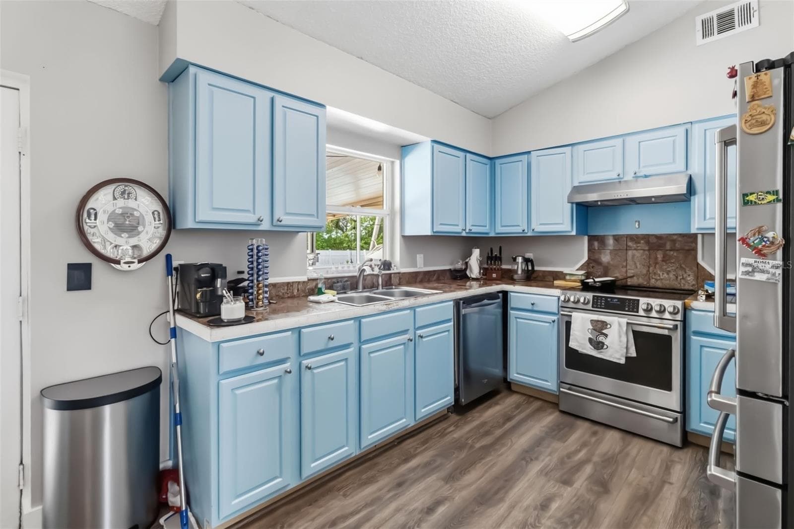Single Family Residence at 7826 BARBERRY DR, ORLANDO, photo 5 of 17