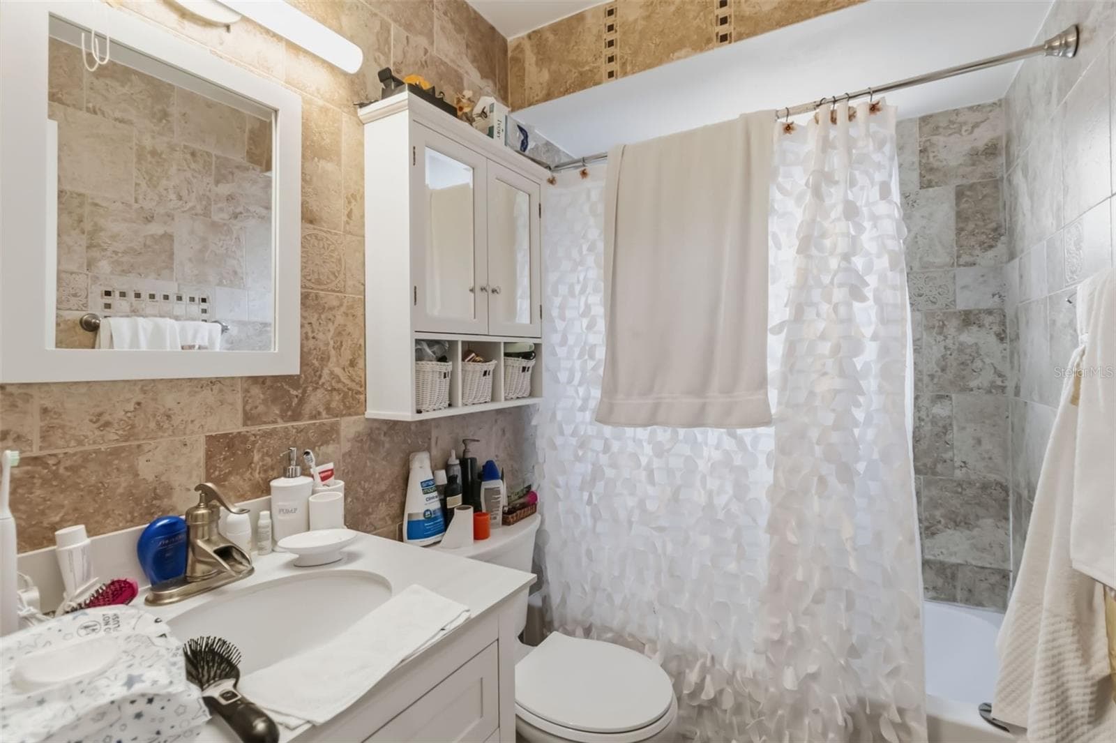 Single Family Residence at 7826 BARBERRY DR, ORLANDO, photo 13 of 17