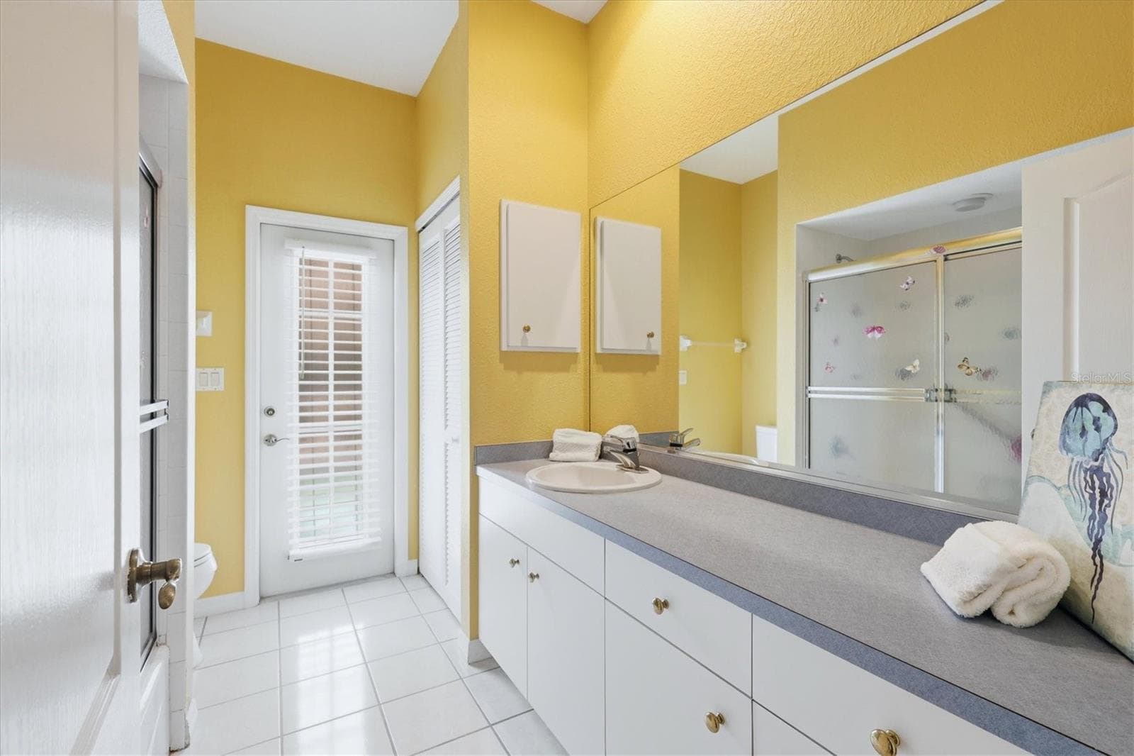 Guest Bathroom - 1787 KILRUSS DR, VENICE
