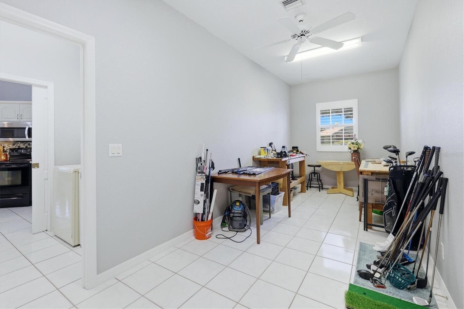 Flex Room Before entering the garage - 1787 KILRUSS DR, VENICE