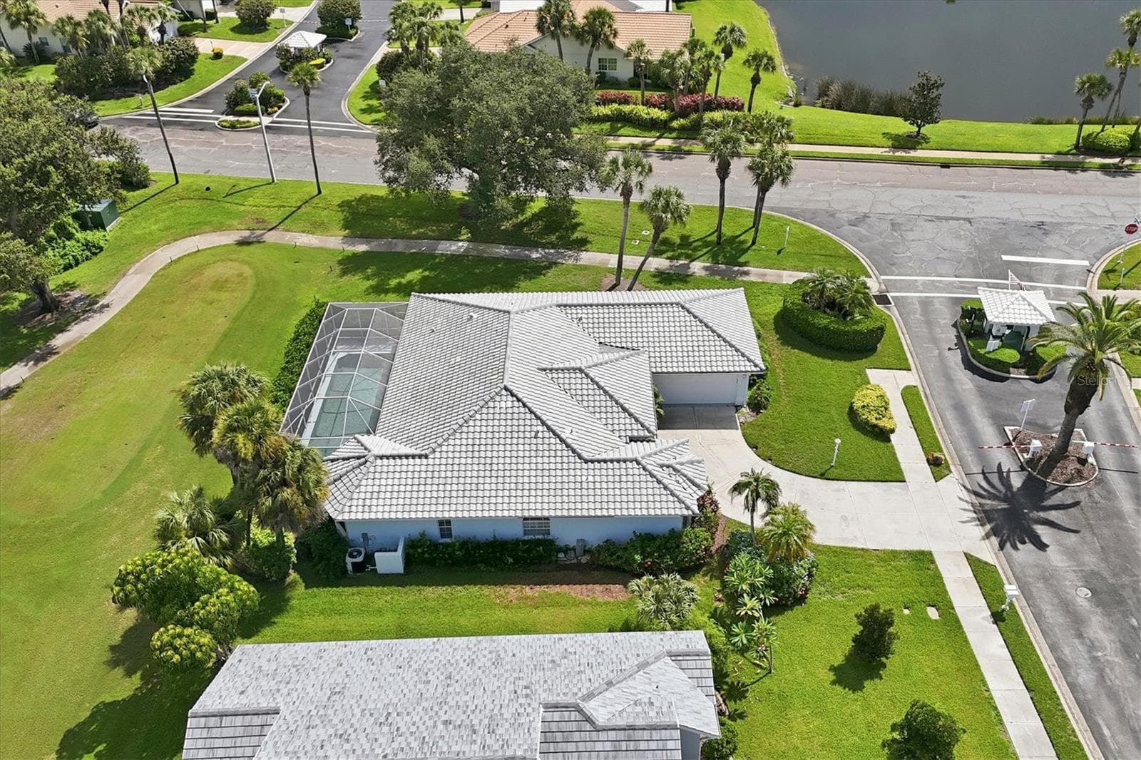House on Corner, backs to Golf Course - 1787 KILRUSS DR, VENICE