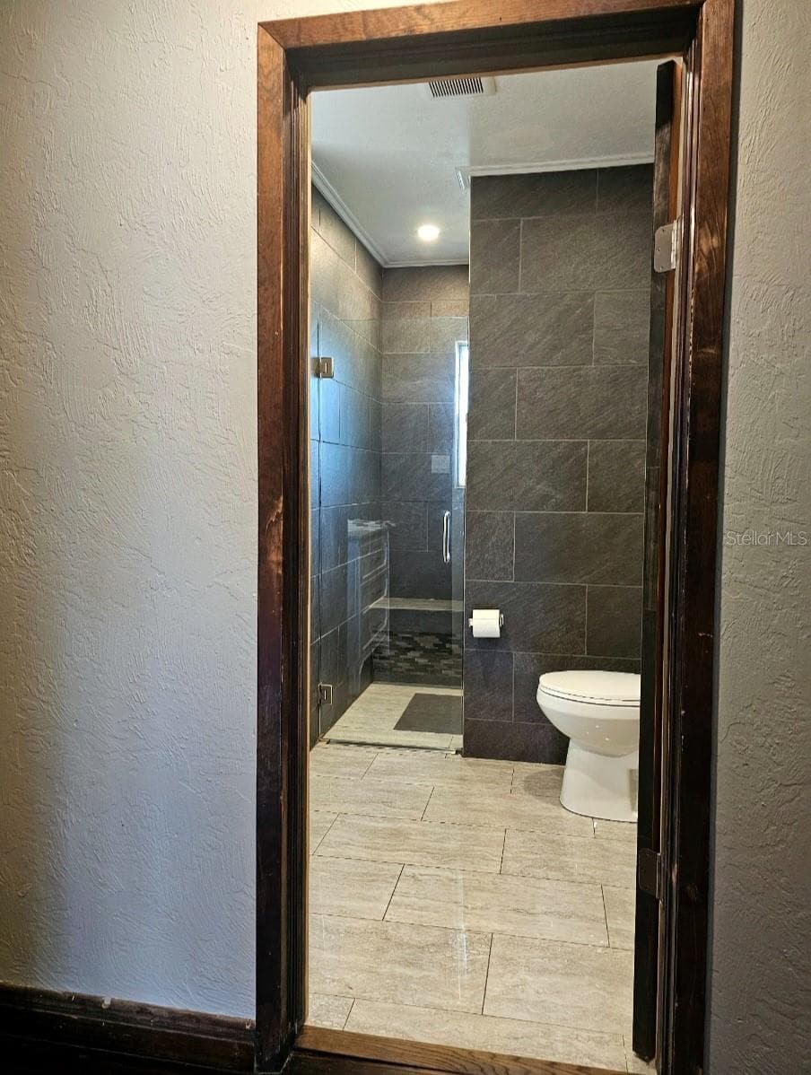 Single Family Residence at 1047 NE 19TH ST, OCALA, photo 6 of 11