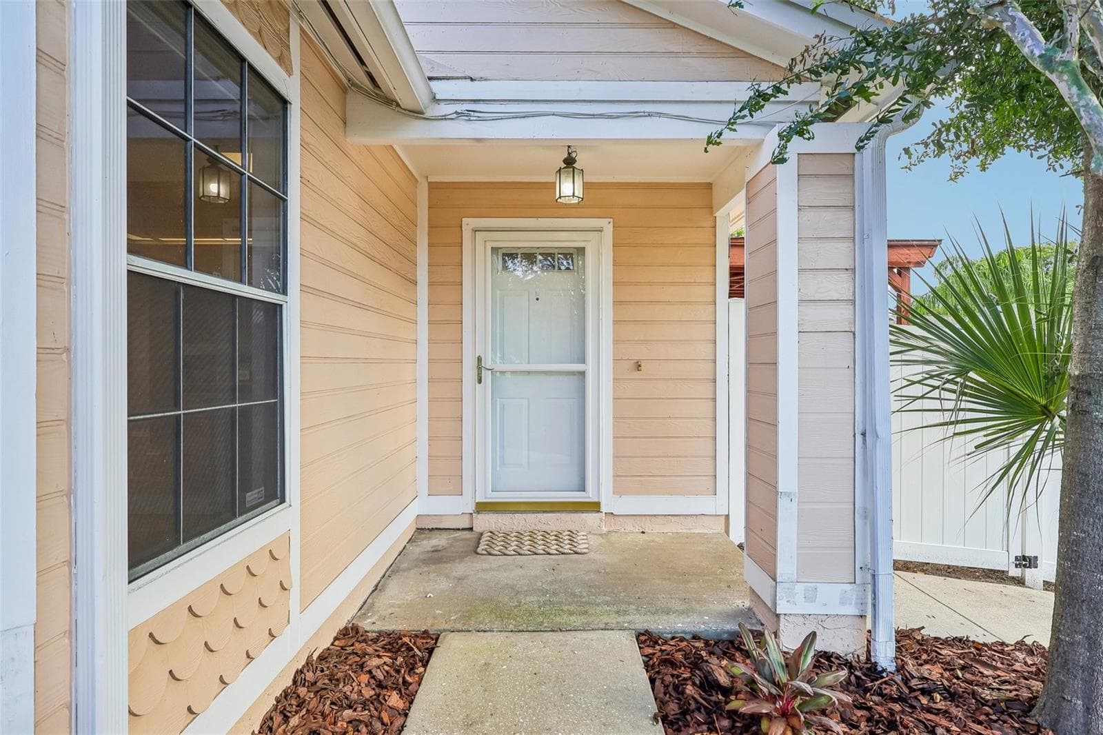 Single Family Residence at 2212 FAXTON CT, ORLANDO, photo 4 of 33