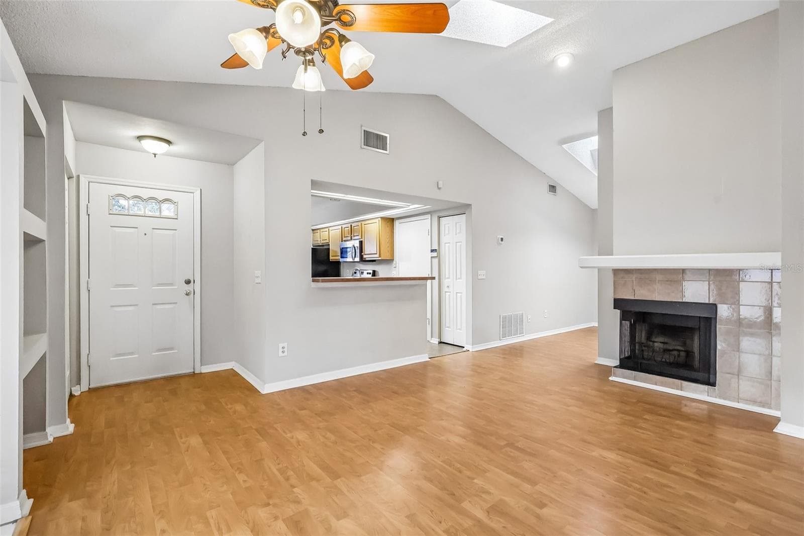 Single Family Residence at 2212 FAXTON CT, ORLANDO, photo 5 of 33