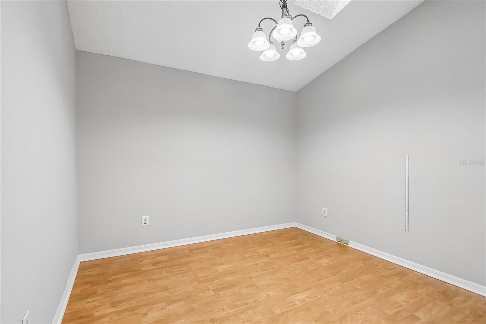 Single Family Residence at 2212 FAXTON CT, ORLANDO, photo 9 of 33