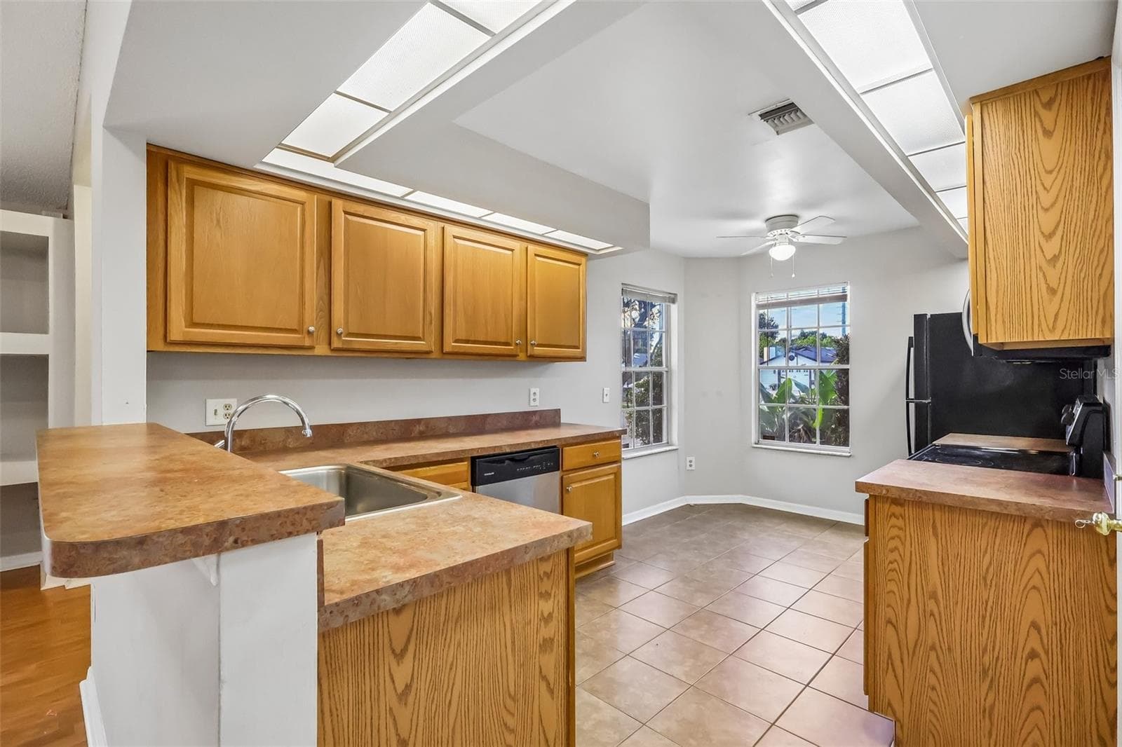Single Family Residence at 2212 FAXTON CT, ORLANDO, photo 13 of 33