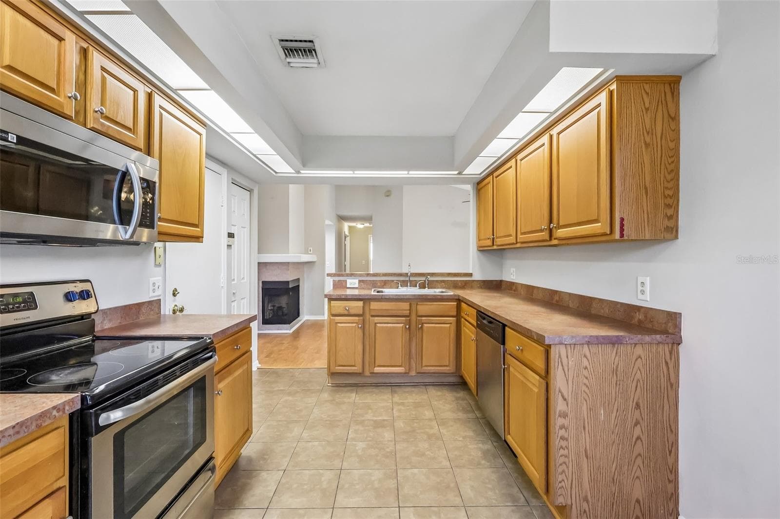 Single Family Residence at 2212 FAXTON CT, ORLANDO, photo 14 of 33
