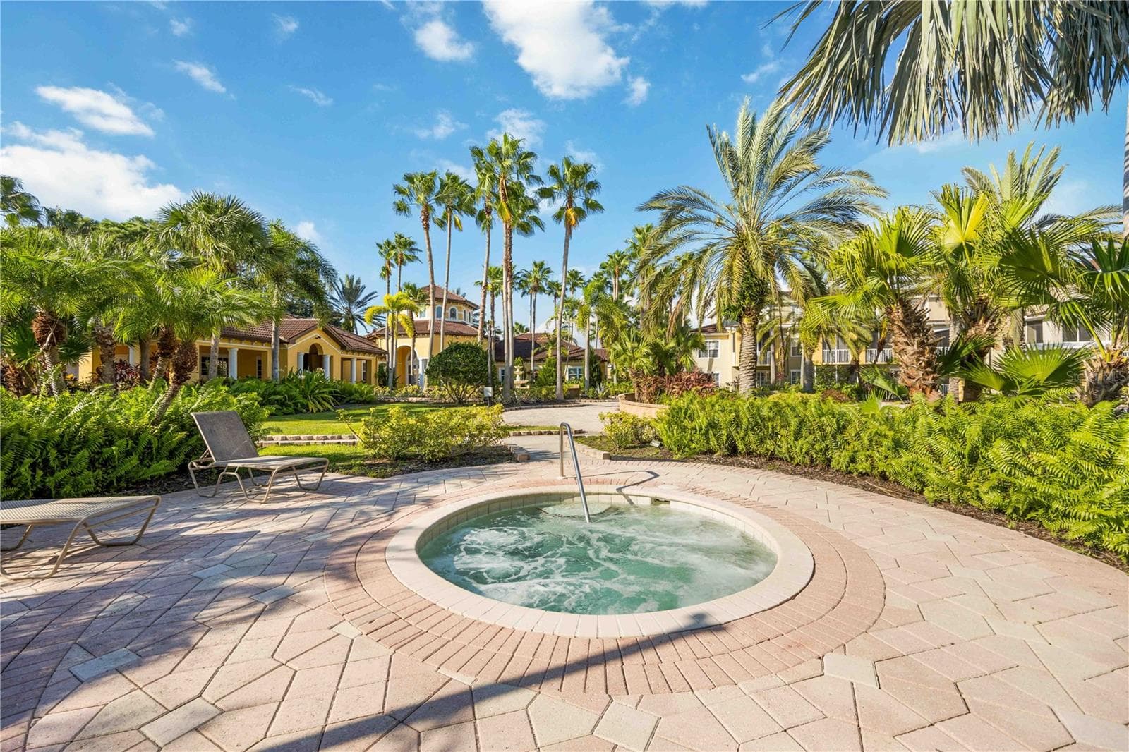 Pool and Spa - 5601 BENTGRASS DR #10-117, SARASOTA