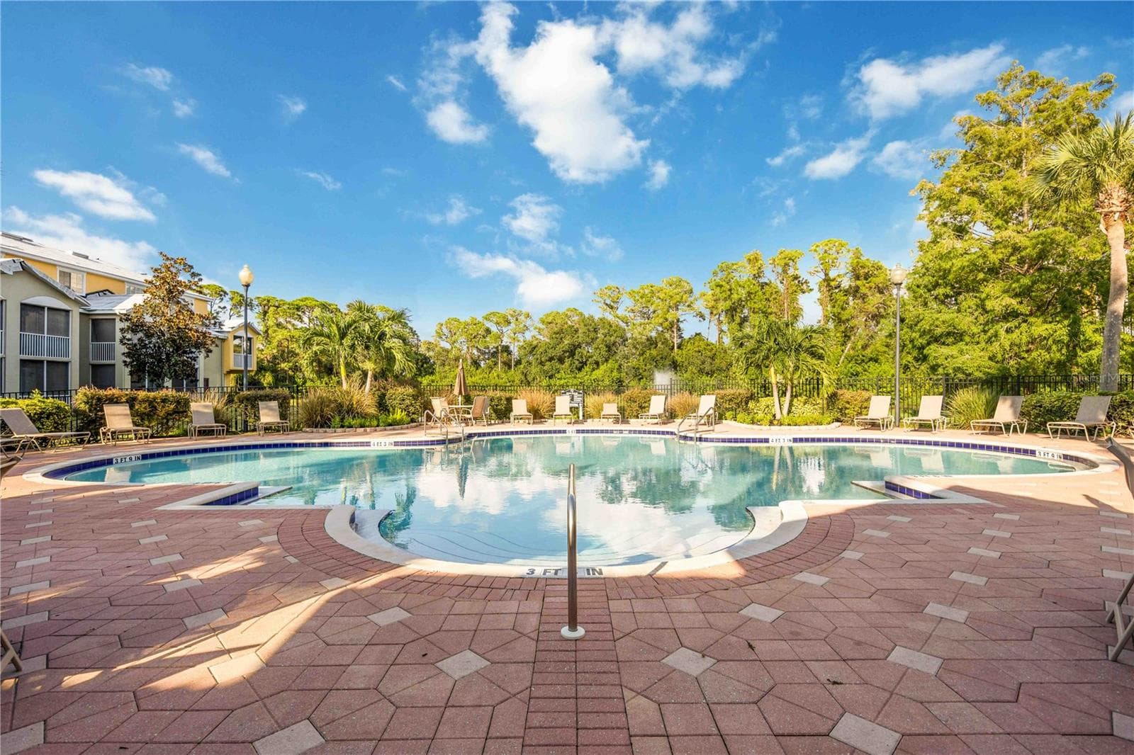 Resort Style Pool Area - 5601 BENTGRASS DR #10-117, SARASOTA