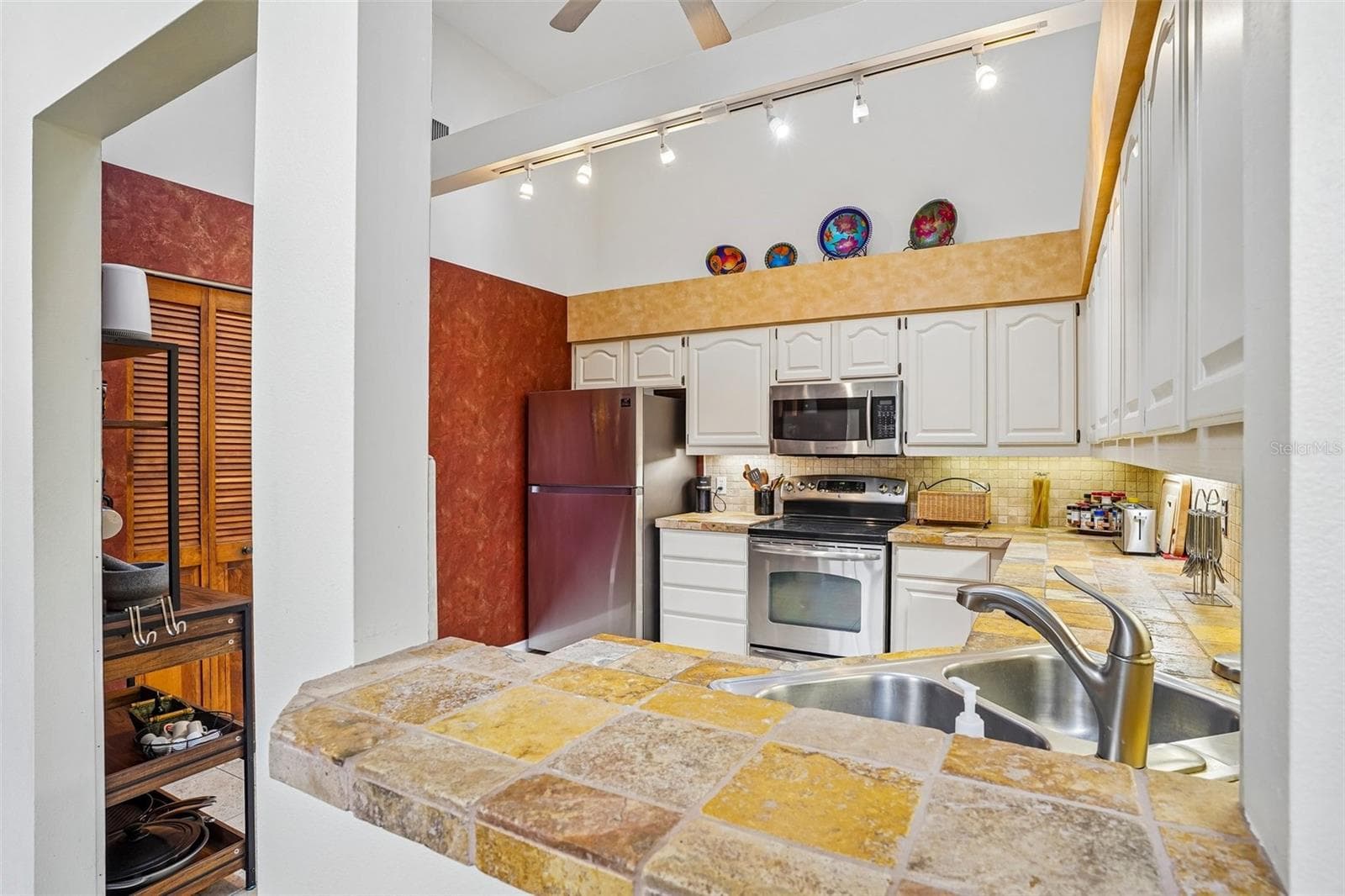 Villa at 128 BAYTREE BLVD, TAVARES, photo 12 of 48