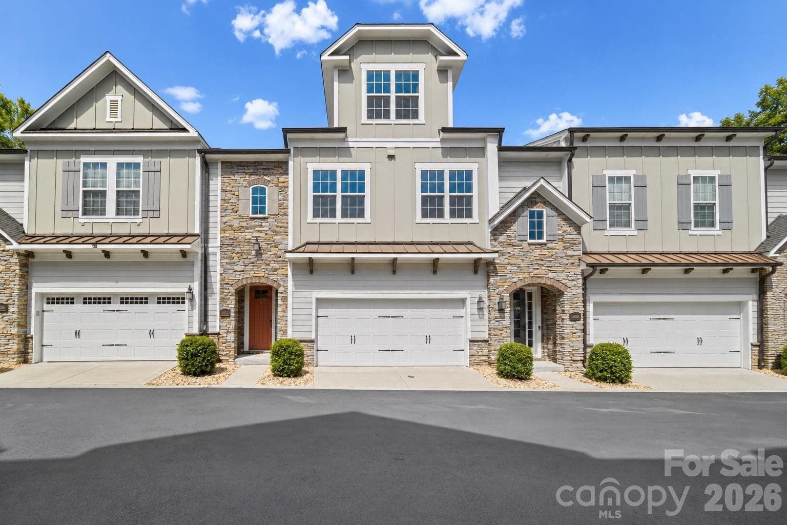 Townhouse at 10112 Claire Vista Drive, Charlotte, photo 2 of 43