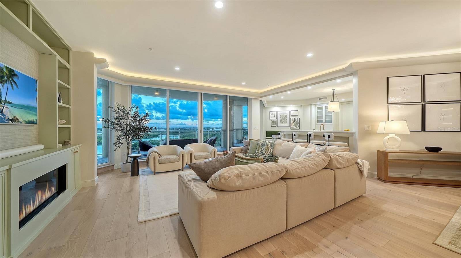 Condominium at 1300 BENJAMIN FRANKLIN DR #809, SARASOTA, photo 8 of 92
