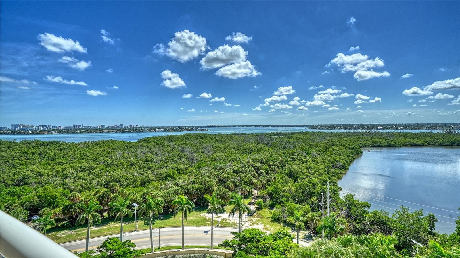 Condominium at 1300 BENJAMIN FRANKLIN DR #809, SARASOTA, photo 21 of 92