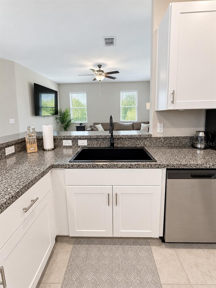 Plenty of counter space - 9601 FLOURISH DR, LAND O LAKES