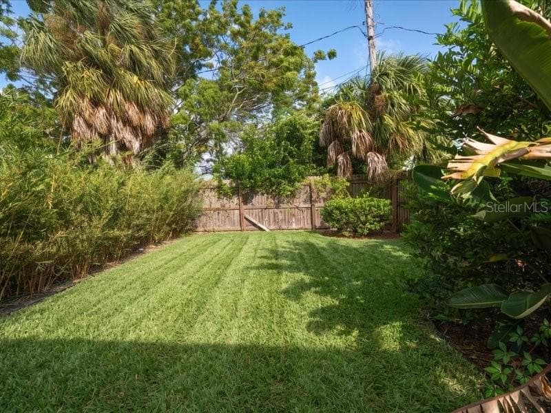 Backyard One Bedroom Side - 533 YELVINGTON AVE, CLEARWATER