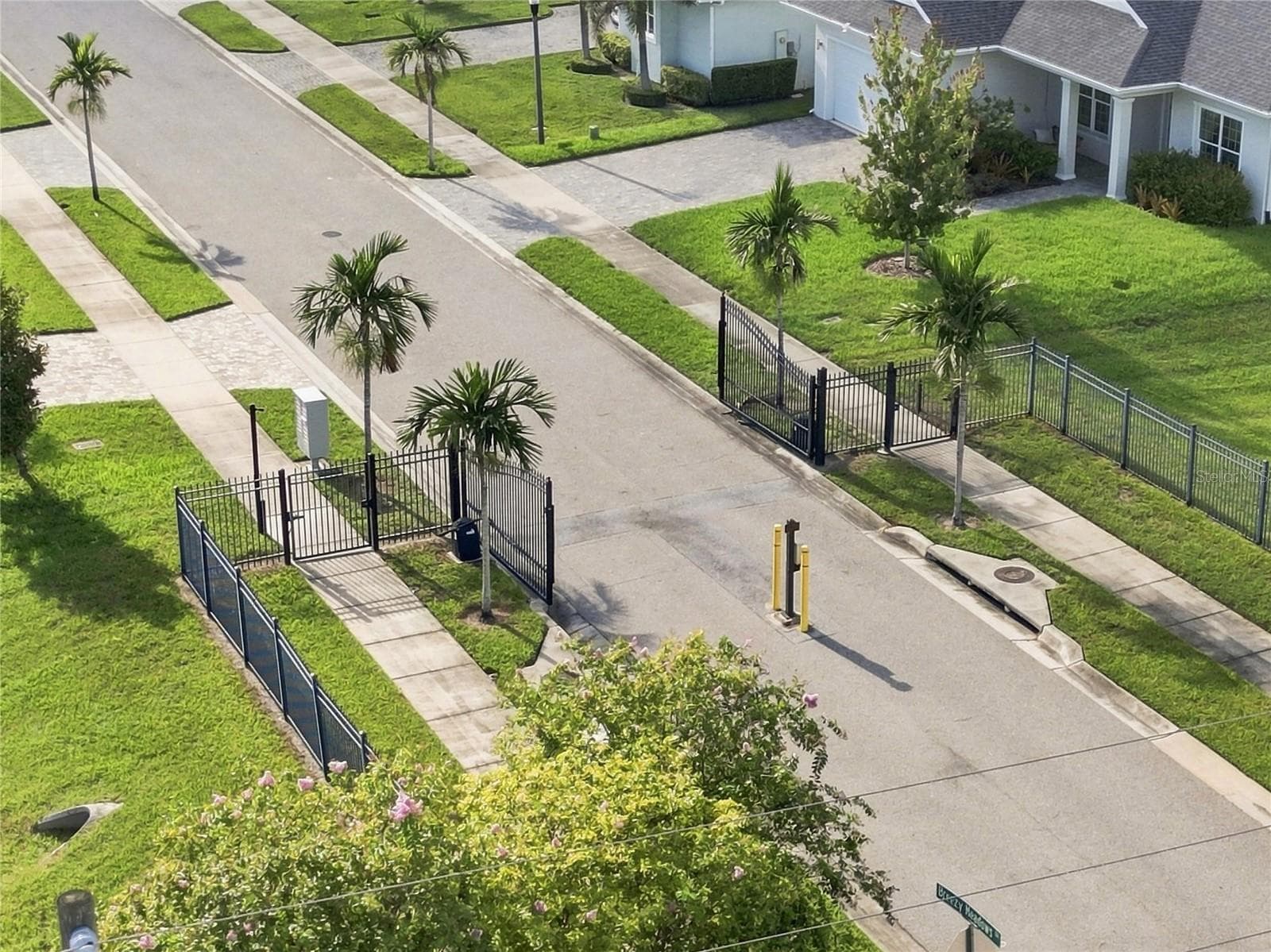 Gated Entrance - 2985 BREEZY MEADOWS DR, CLEARWATER