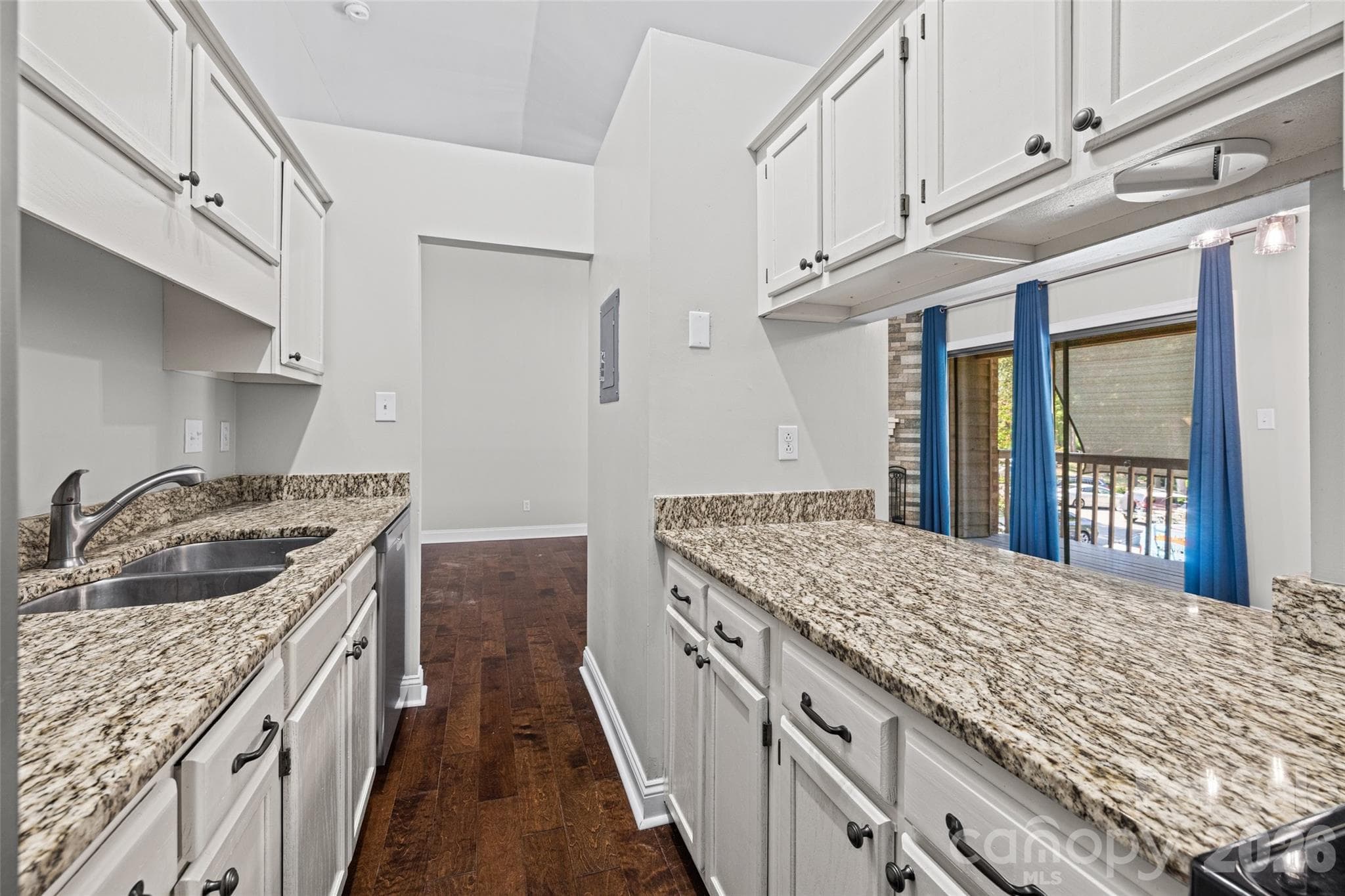 Plenty of cabinet and counterspace in this efficiency kitchen - 4160 Charlotte Highway, Lake Wylie