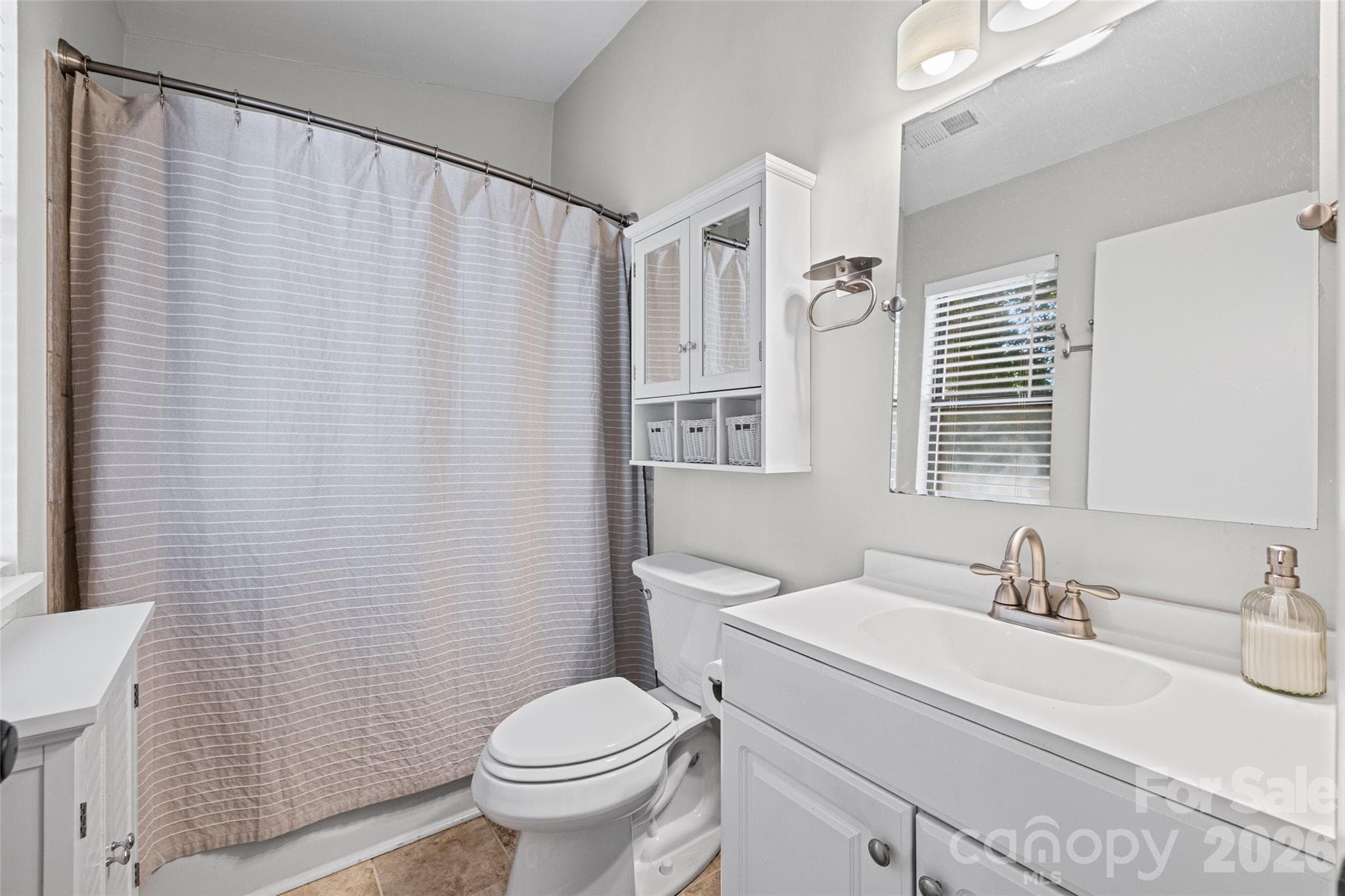 Ensuite bathroom with tile surround in shower/tub combo - 4160 Charlotte Highway, Lake Wylie