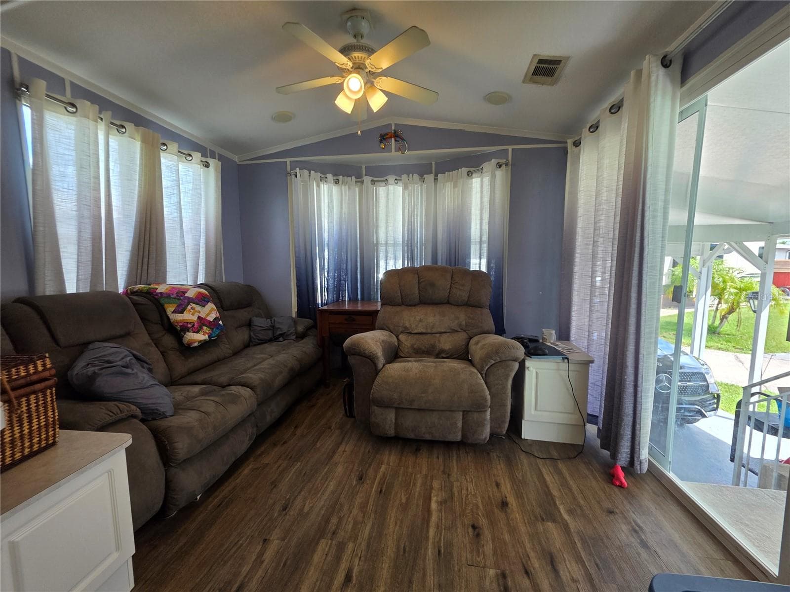 Manufactured Home at 6494 SE 55TH ST, OKEECHOBEE, photo 2 of 20