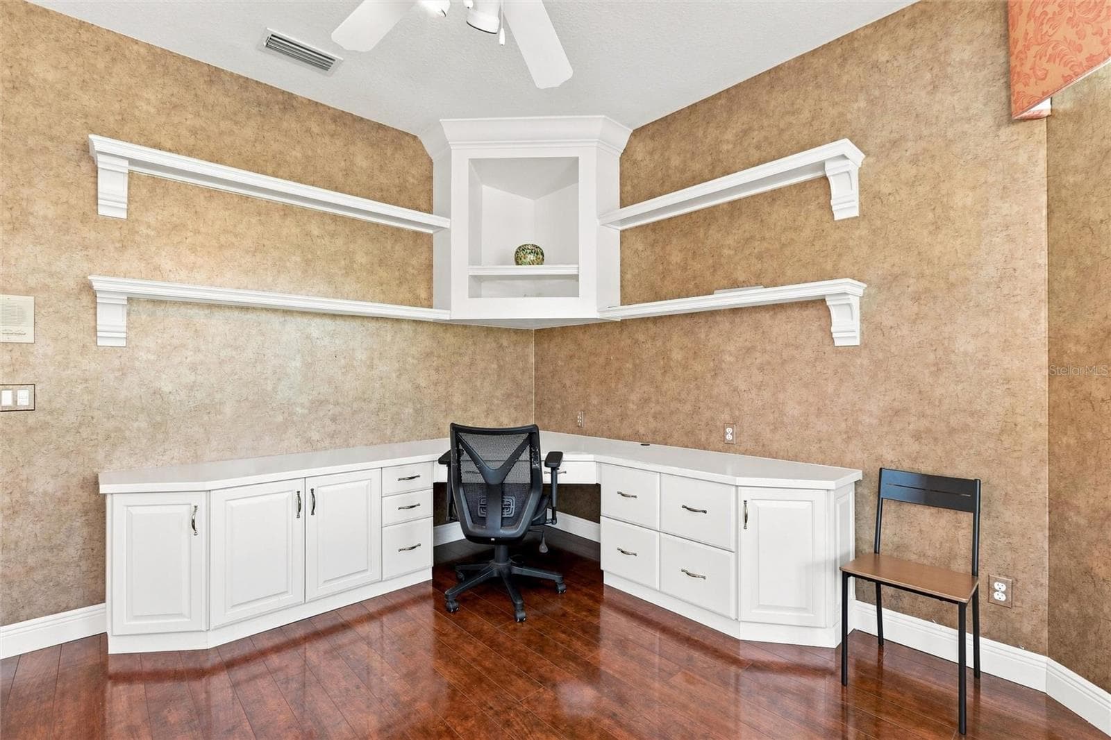 Office/Study with built in shelves, cabinets and drawers - 1328 THORNAPPLE DR, OSPREY