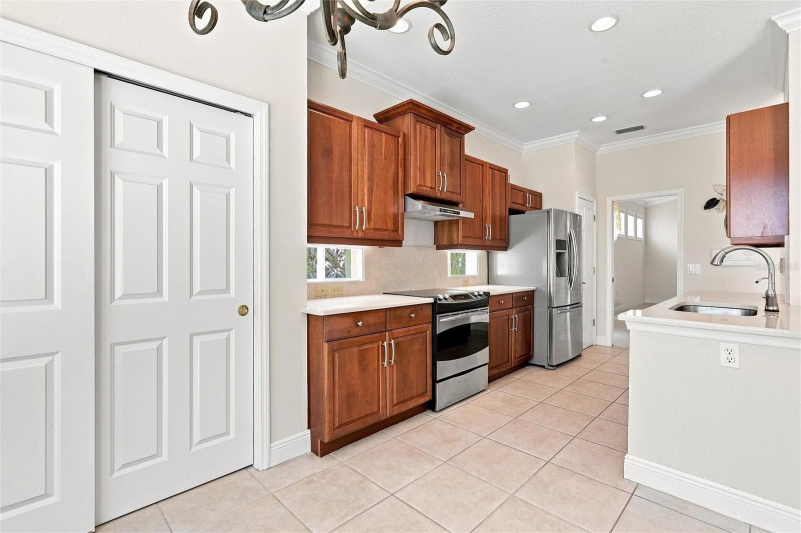 Kitchen with pantry/closet - 1328 THORNAPPLE DR, OSPREY