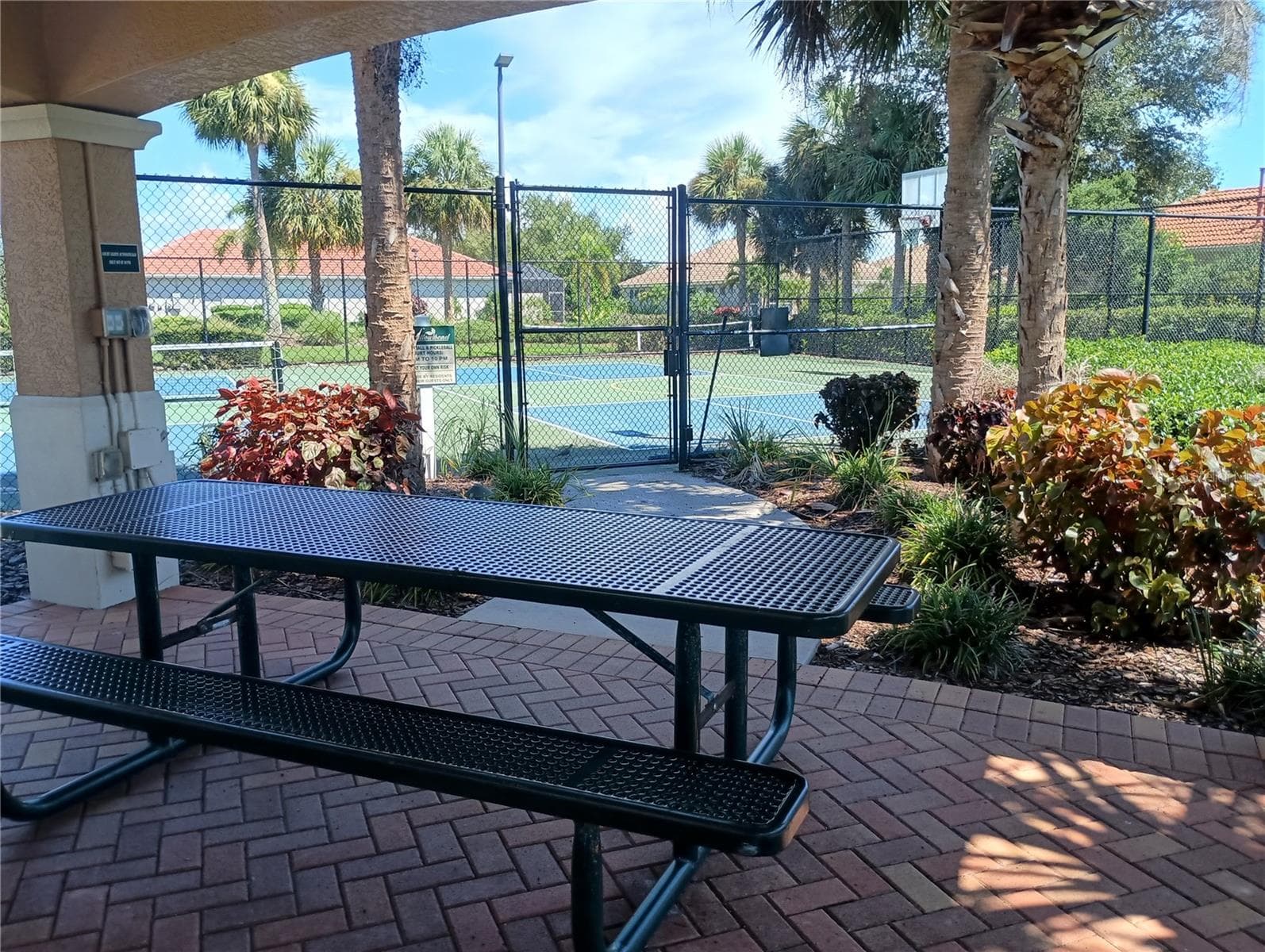 Courts and picnic area - 1328 THORNAPPLE DR, OSPREY