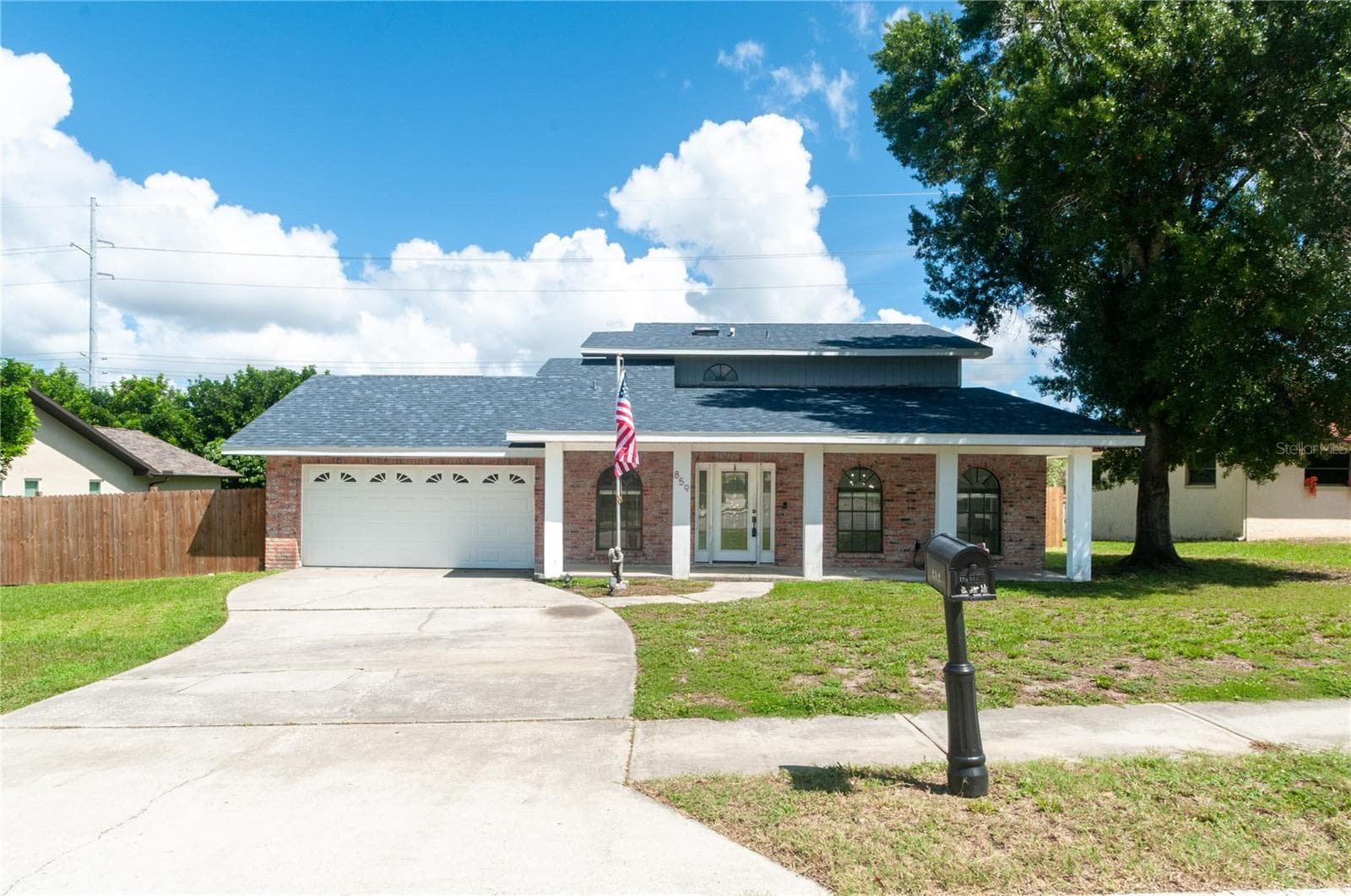859 PINEWOOD TER W