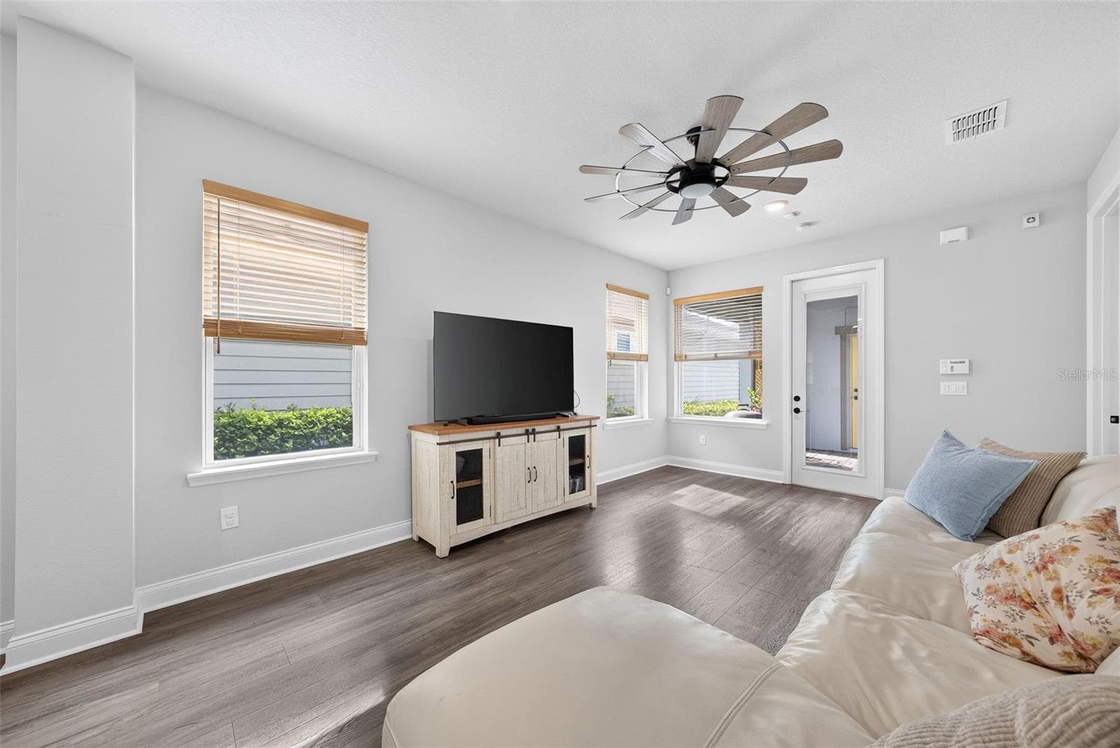 Single Family Residence at 6939 HIGGS ALY, ORLANDO, photo 14 of 39