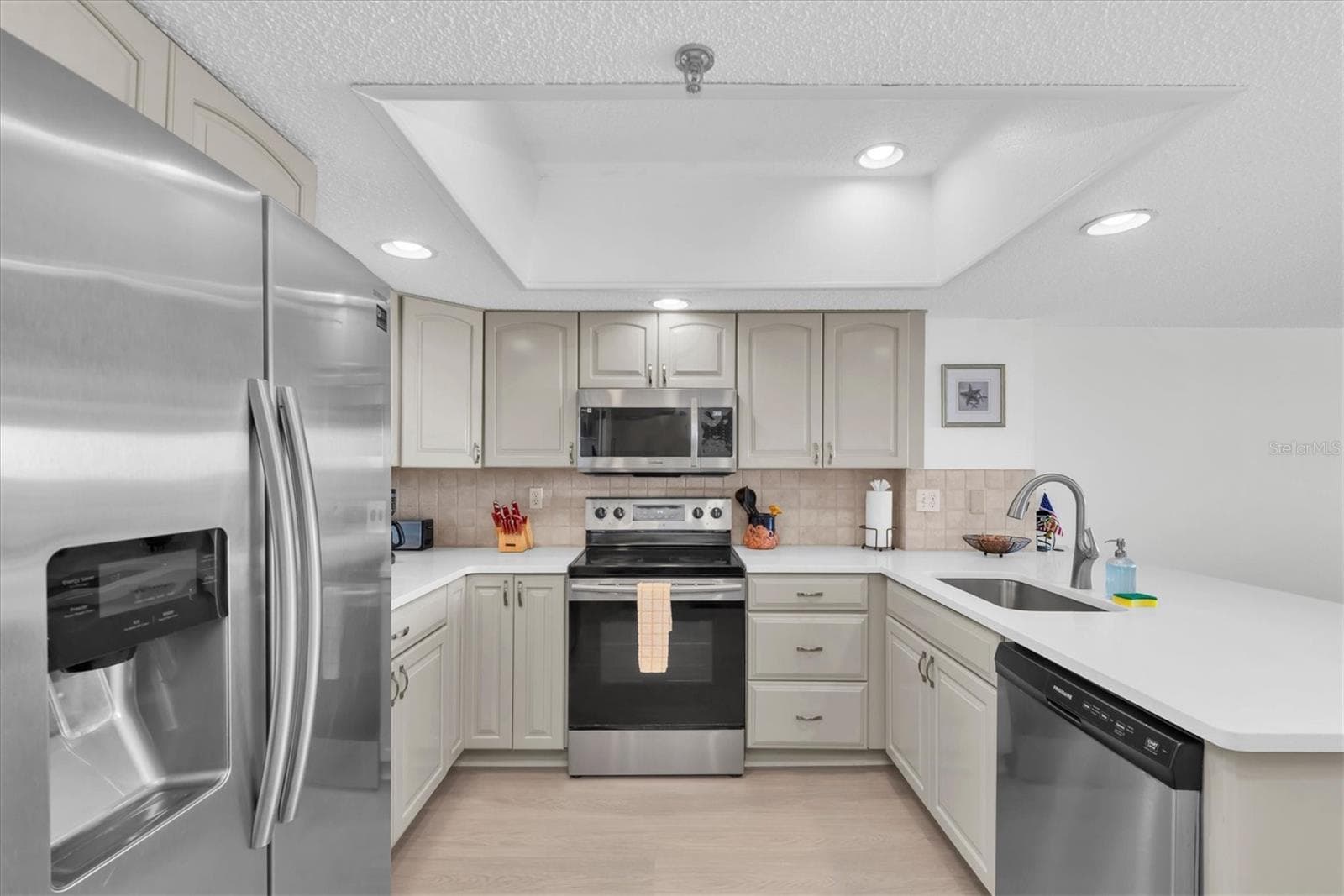 Kitchen with breakfast bar - 14710 GULF BLVD #206, MADEIRA BEACH