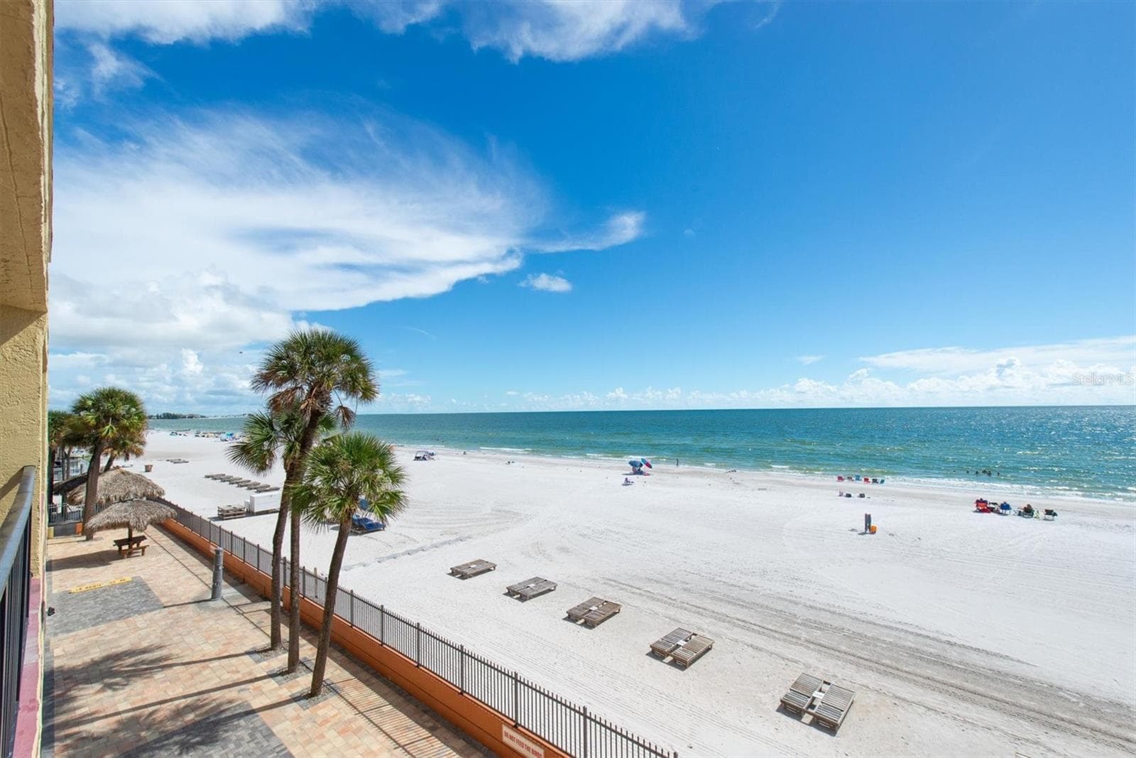 Nice white sandy beaches - 14710 GULF BLVD #206, MADEIRA BEACH