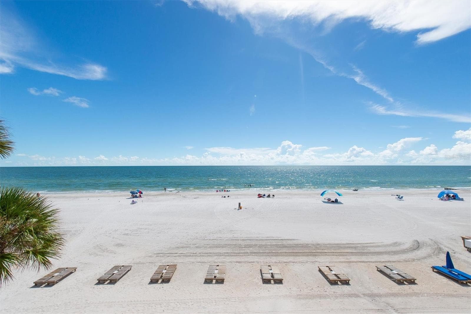 Beach with seating - 14710 GULF BLVD #206, MADEIRA BEACH