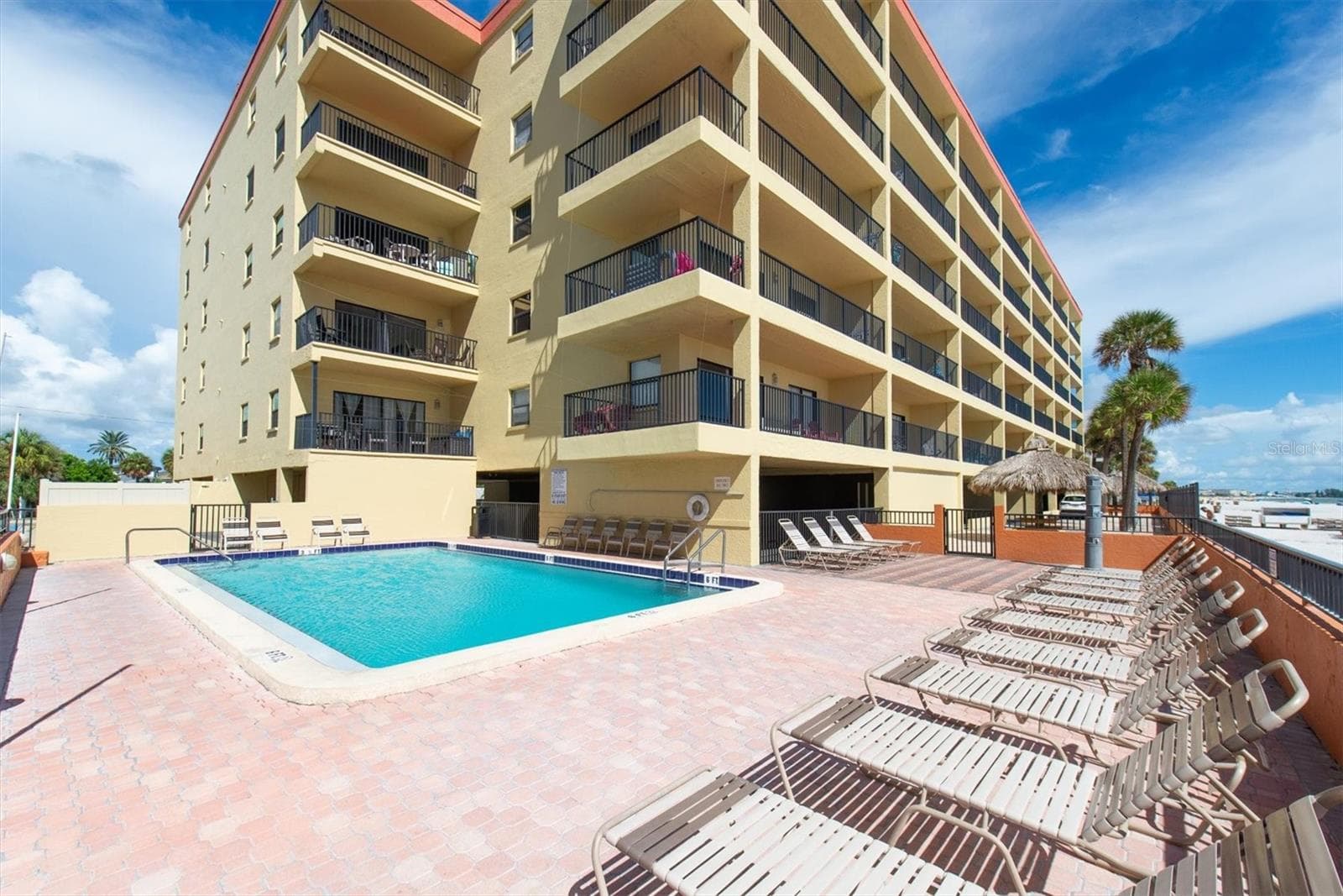 View of the pool and the building - 14710 GULF BLVD #206, MADEIRA BEACH