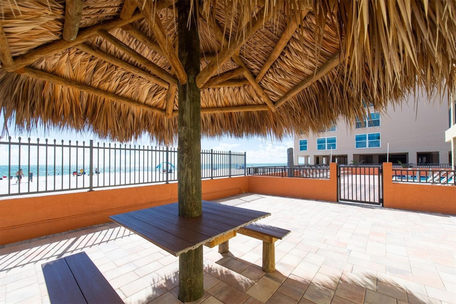Nice shady picnic area - 14710 GULF BLVD #206, MADEIRA BEACH