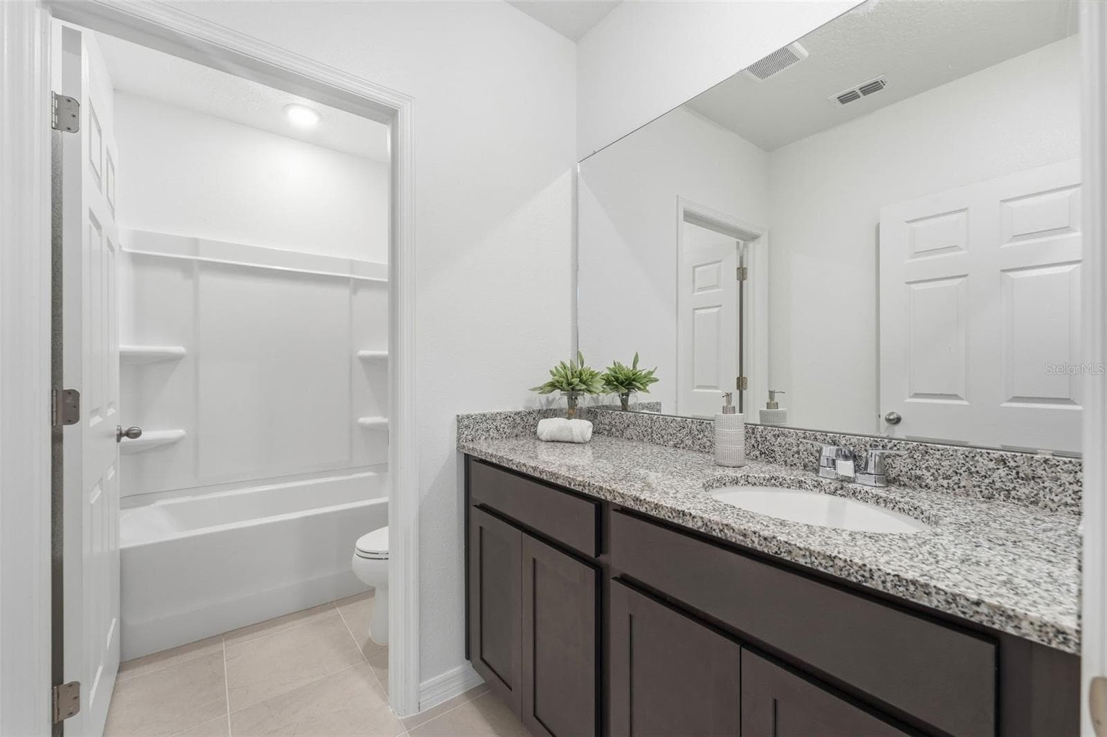 Bathroom 2 - 27468 BLACK KITE AVE, HOWEY IN THE HILLS