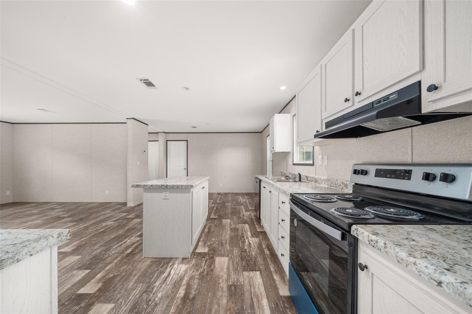 Manufactured Home at 762 SALLY PL, WAUCHULA, photo 11 of 42