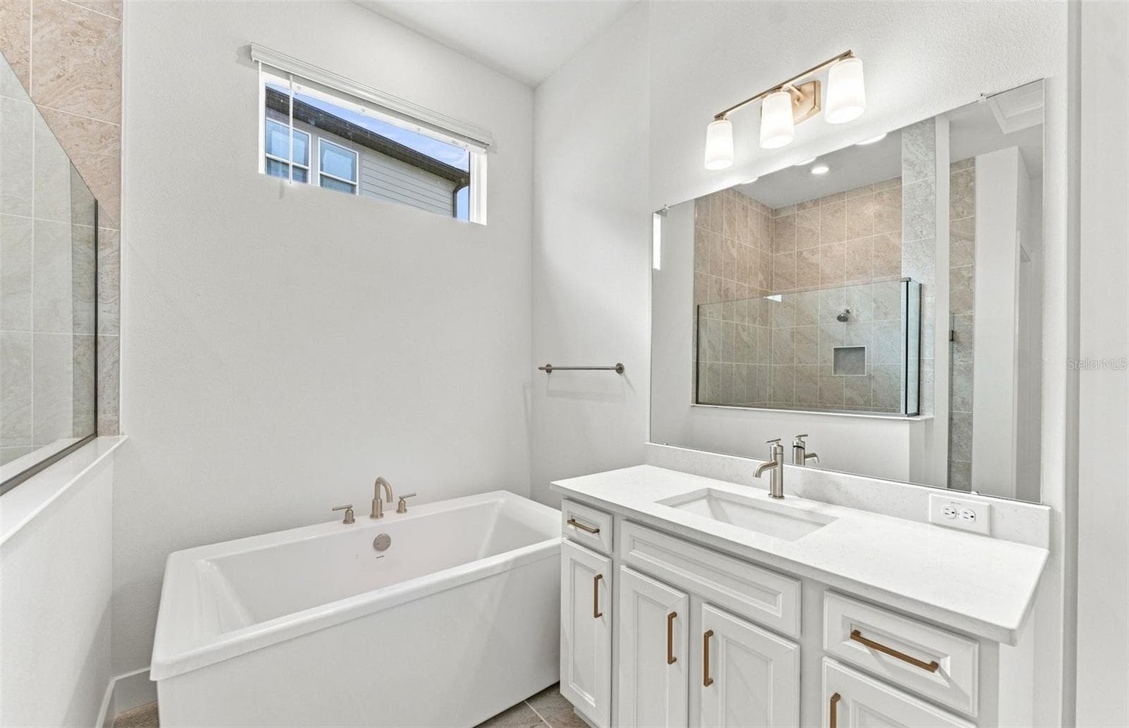 Upgraded Tub in Owner's Bath - 35626 COHAGEN TRL, ZEPHYRHILLS