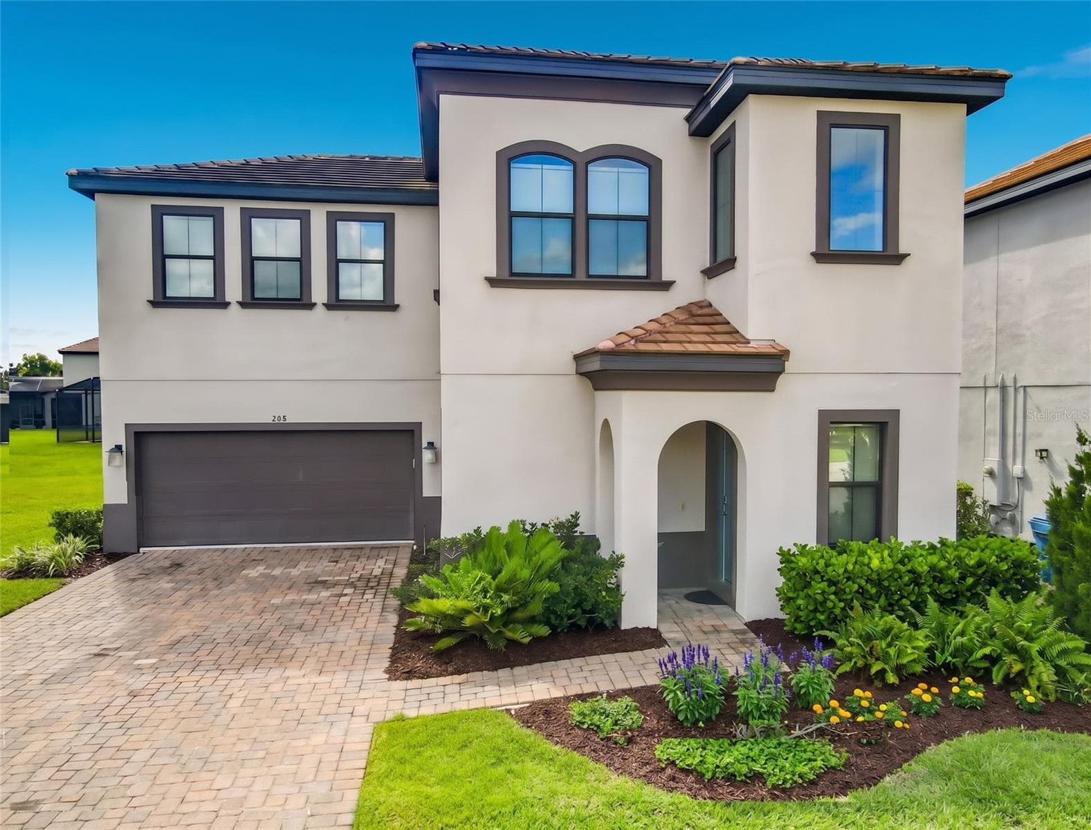 208 BROOKES PL
