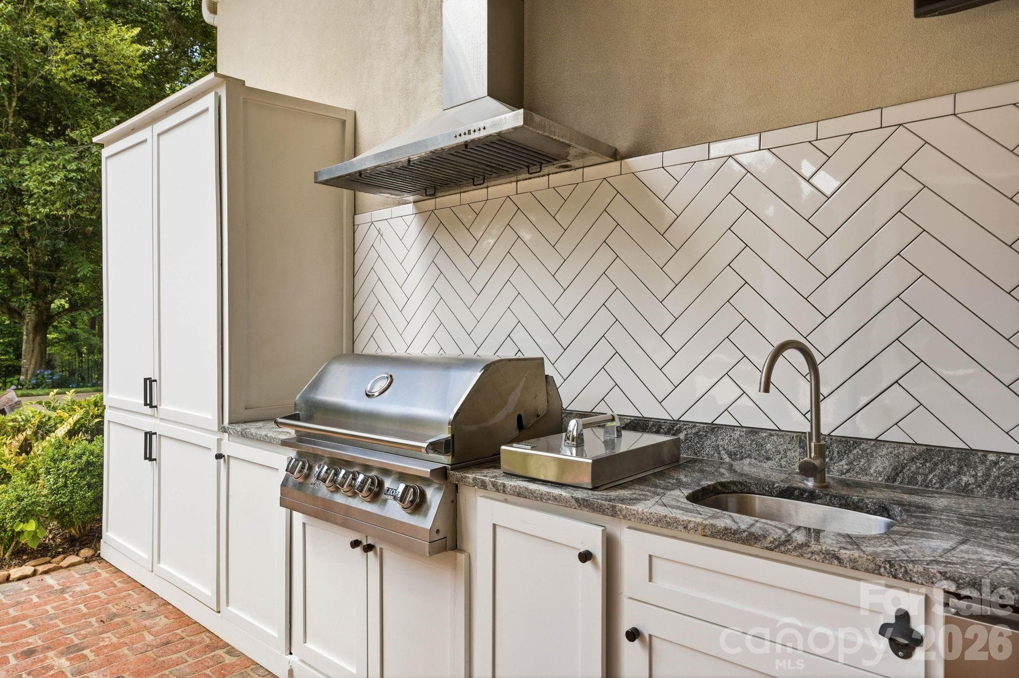 Outdoor kitchen - 2611 Oakmeade Drive, Charlotte