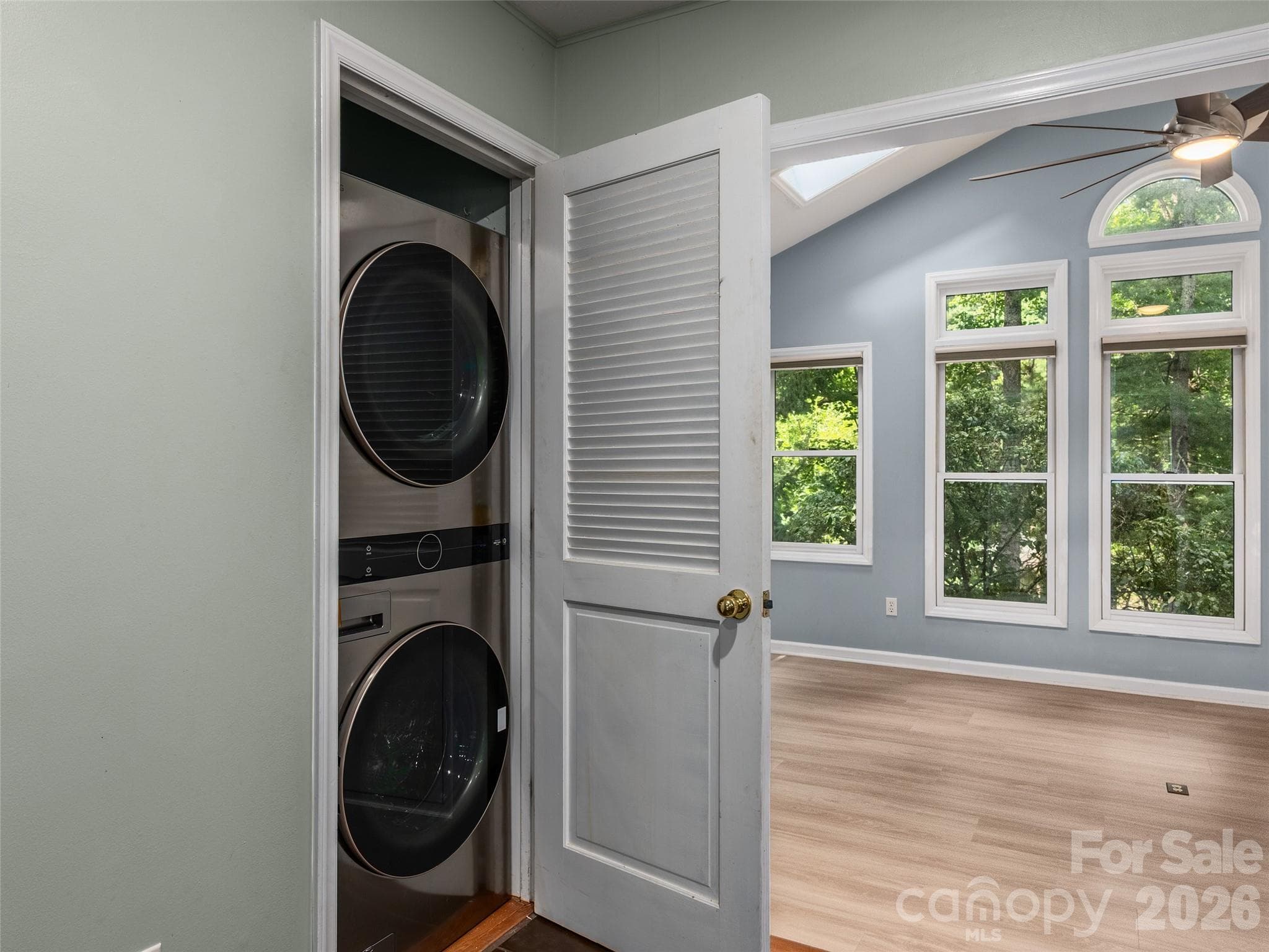 Single Family Residence at 921 Indian Hill Road, Hendersonville, photo 5 of 33