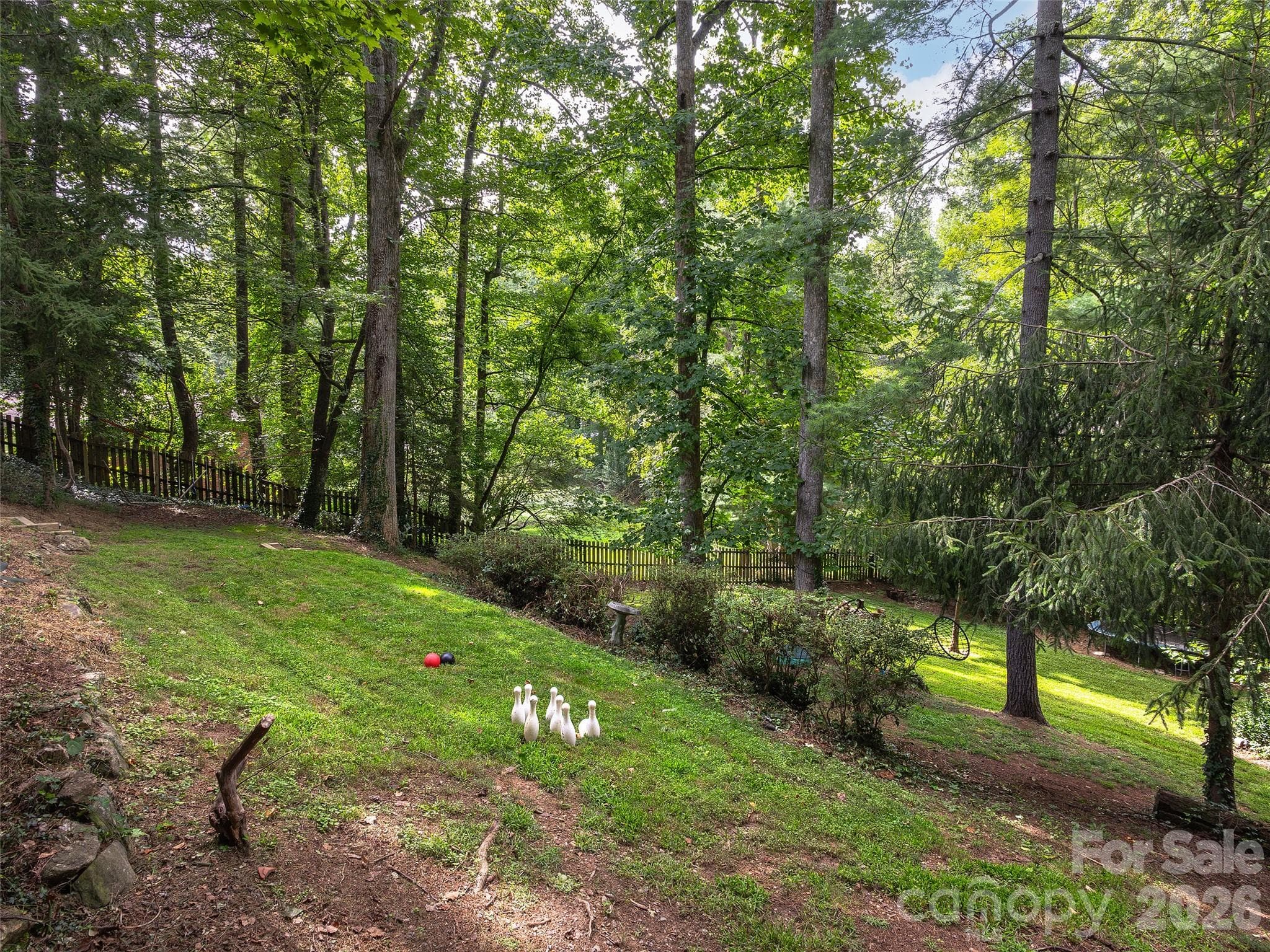 Single Family Residence at 921 Indian Hill Road, Hendersonville, photo 27 of 33