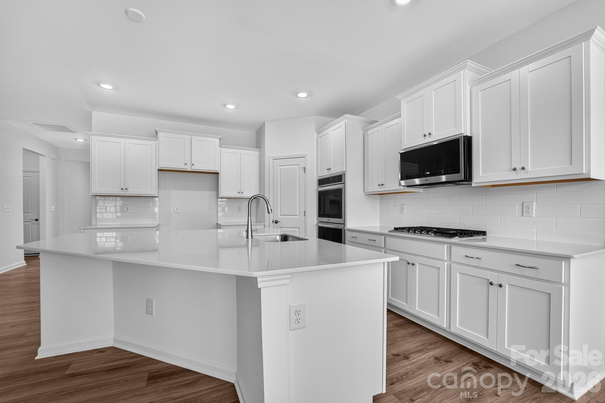 Single Family Residence at 6410 Turkey Roost Way, Lancaster, photo 10 of 30