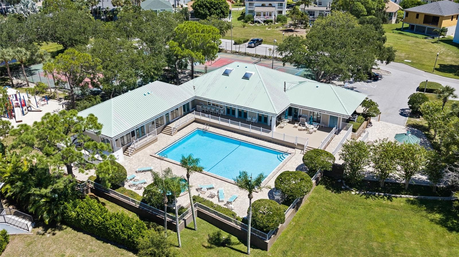 Community Pool - 2106 PELICAN CT, TARPON SPRINGS