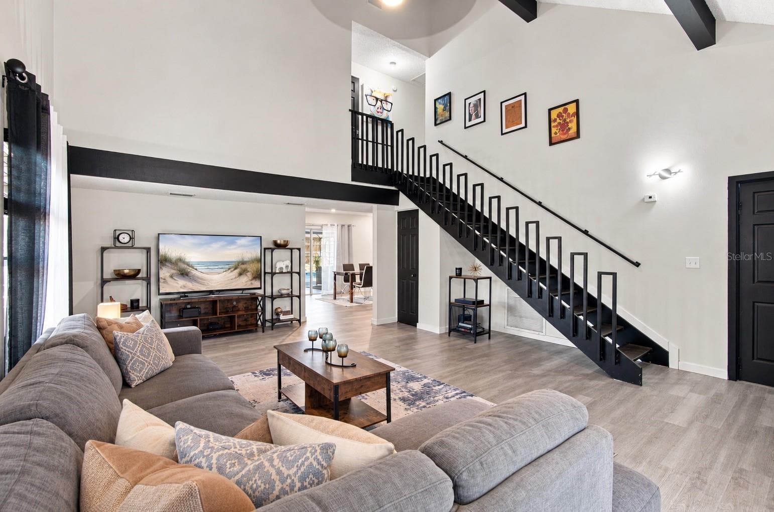 Single Family Residence at 626 FOREST HILLS DR, BRANDON, photo 6 of 38