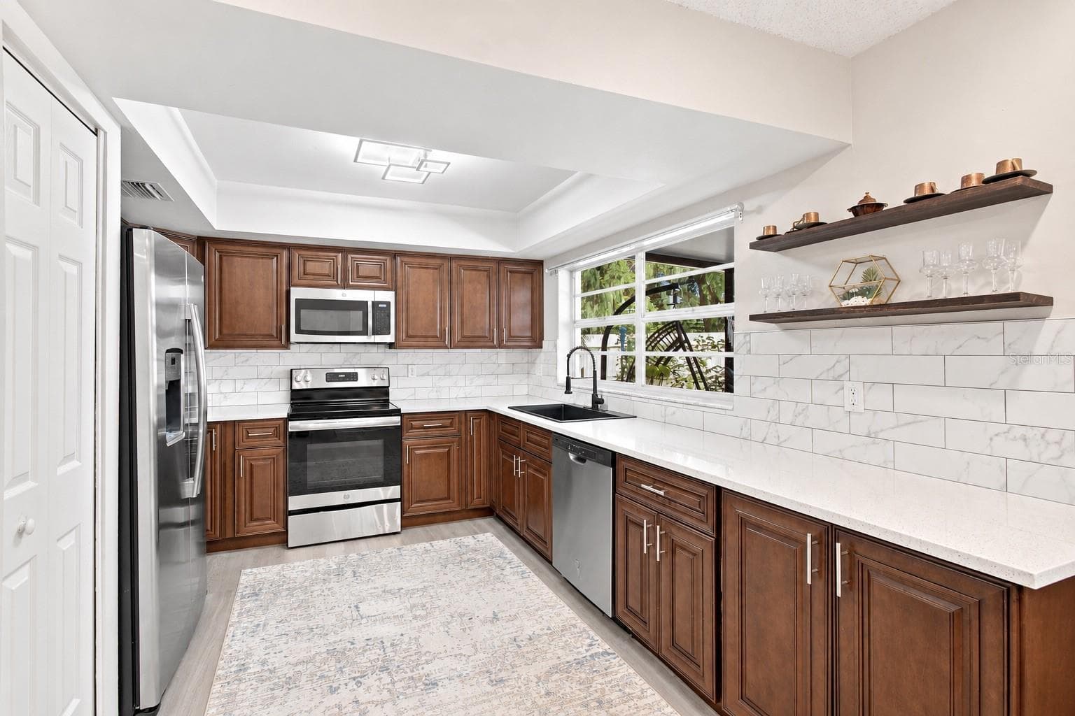 Single Family Residence at 626 FOREST HILLS DR, BRANDON, photo 12 of 38