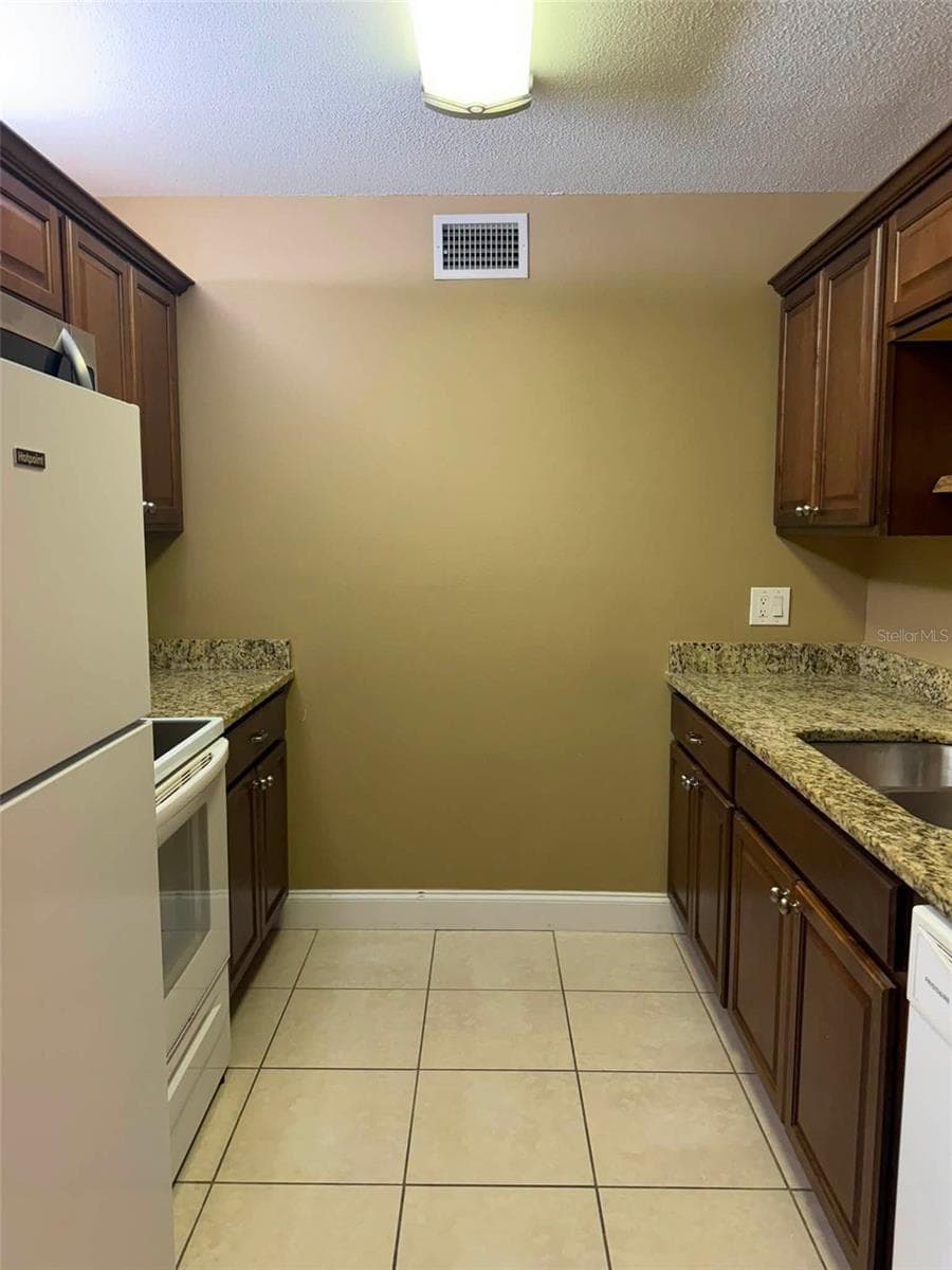 Kitchen - 2442 NE 7TH ST #3, OCALA